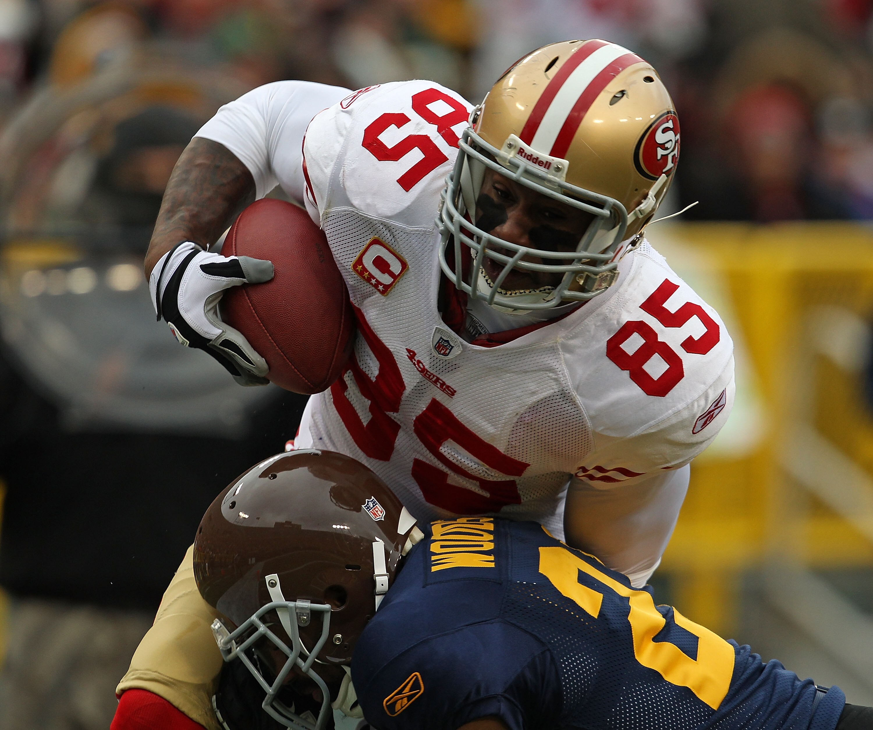 GREEN BAY, WI - DECEMBER 05: Vernon Davis #85 of the San Francisco 49ers is hit by Chales Woodson #21 of the Green Bay Packers at Lambeau Field on December 5, 2010 in Green Bay, Wisconsin. (Photo by Jonathan Daniel/Getty Images)
