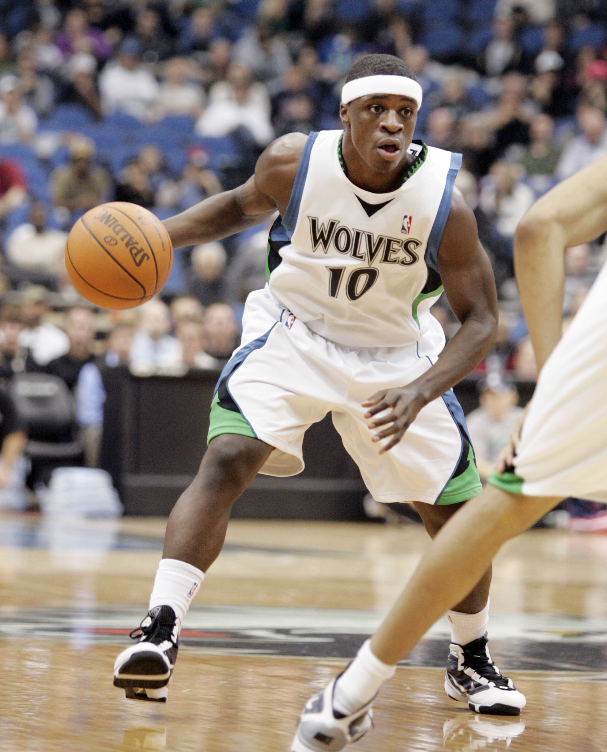 MINNEAPOLIS - OCTOBER 28: Jonny Flynn #10 of the Minnesota Timberwolves brings the ball up court against the New Jersey Nets at the Target Center on October 28, 2009 in Minneapolis, Minnesota. The Timberwolves defeated the Nets 95-93. NOTE TO USER: User e