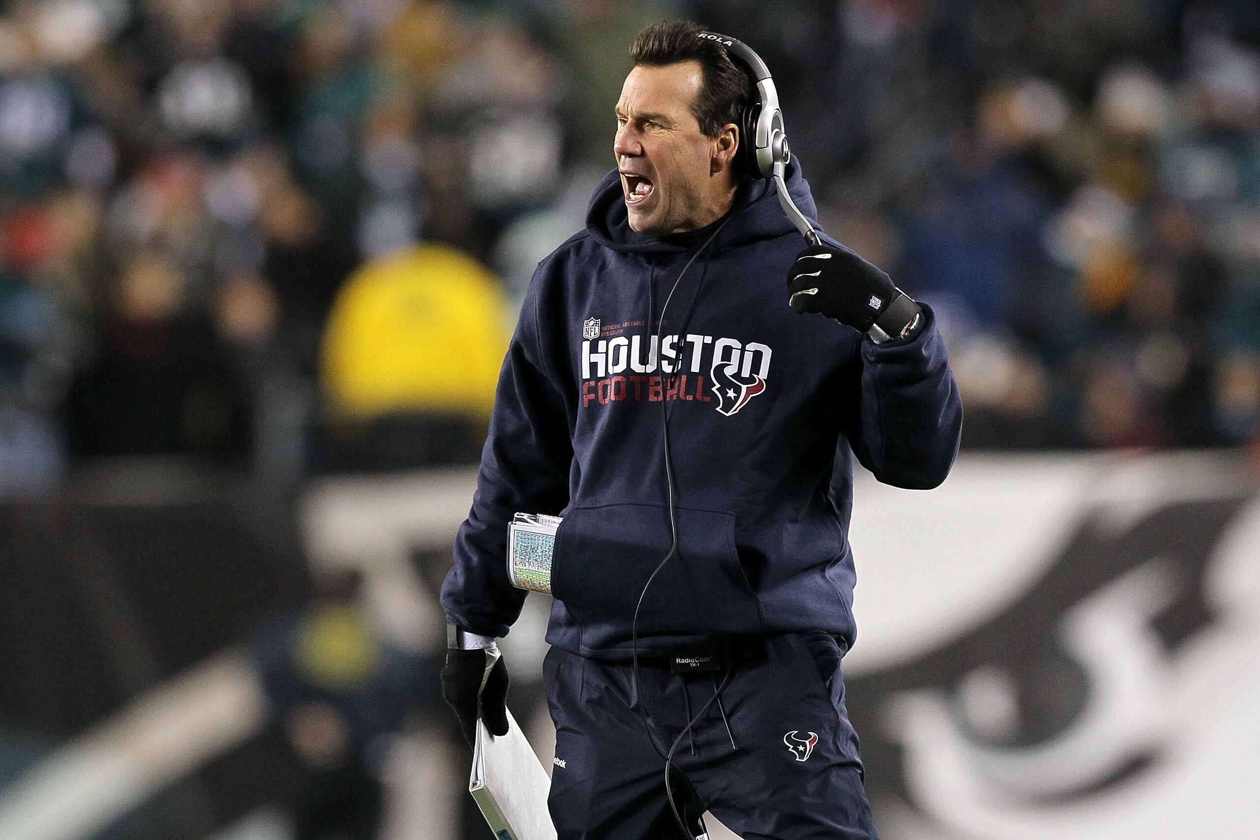 PHILADELPHIA, PA - DECEMBER 02:  Head coach Gary Kubiak of the Houston Texans reacts in the first half against the Philadelphia Eagles at Lincoln Financial Field on December 2, 2010 in Philadelphia, Pennsylvania.  (Photo by Jim McIsaac/Getty Images)