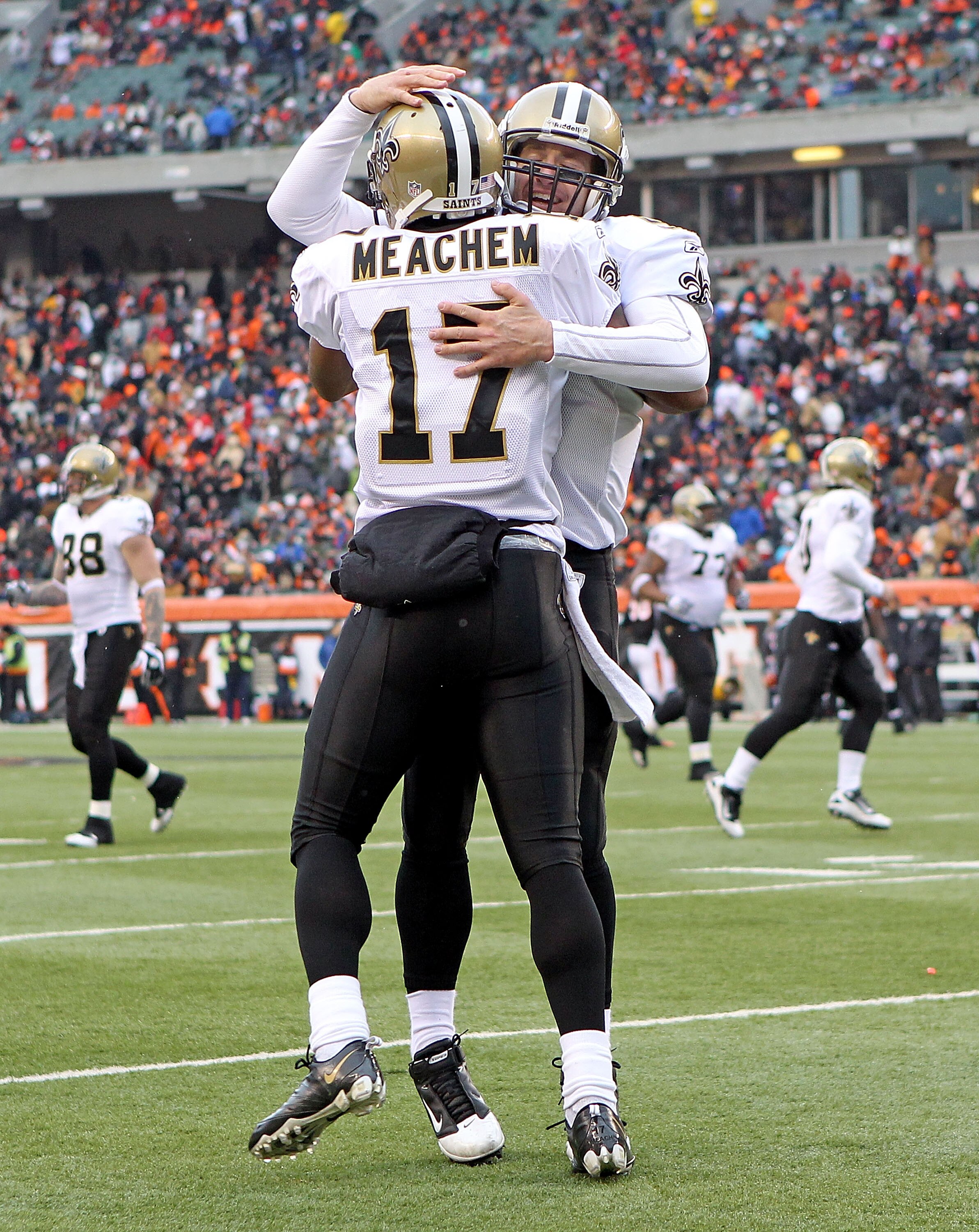 CINCINNATI, OH - DECEMBER 05:  Dree Brees #9 of the New Orleans Saints celebrates with Robert Meachem #17 after they connected for a touchdown pass during the NFL game against the Cincinnati Bengals at Paul Brown Stadium on December 5, 2010 in Cincinnati,