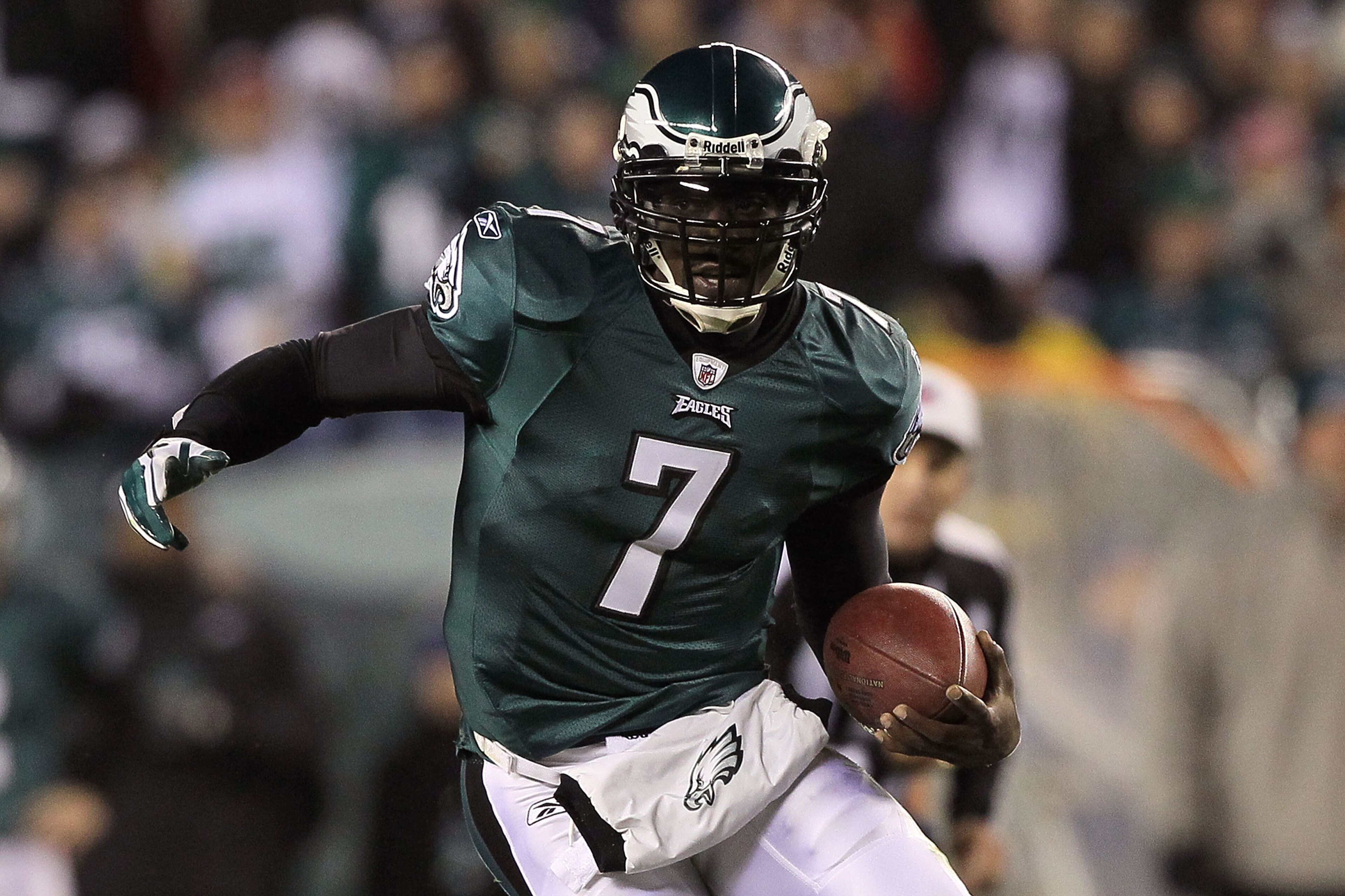 PHILADELPHIA, PA - DECEMBER 02: Michael Vick #7 of the Philadelphia Eagles runs with the ball against the Houston Texans at Lincoln Financial Field on December 2, 2010 in Philadelphia, Pennsylvania. (Photo by Jim McIsaac/Getty Images) PHILADELPHIA, PA - DECEMBER 02: Michael Vick #7 of the Philadelphia Eagles runs with the ball against the Houston Texans at Lincoln Financial Field on December 2, 2010 in Philadelphia, Pennsylvania. (Photo by Jim McIsaac/Getty Images)