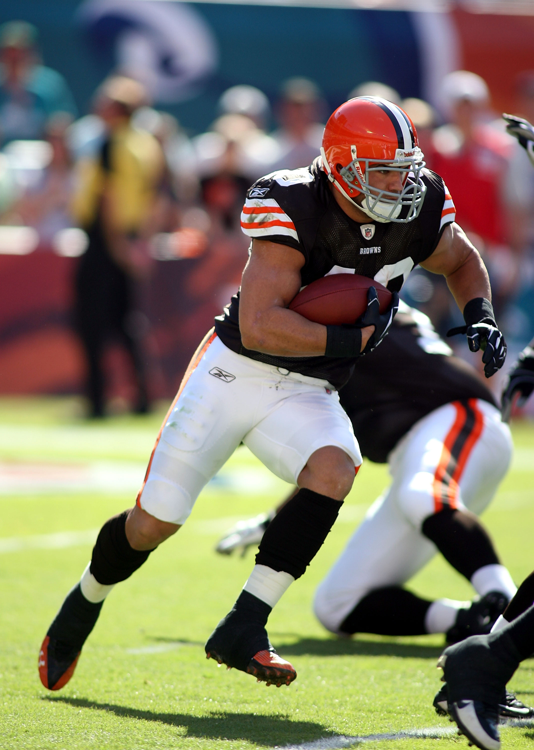 MIAMI, FL - DECEMBER 05:  Running back Peyton Hillis #40 of the Cleveland Browns carries against the Miami Dolphins at Sun Life Stadium on December 5, 2010 in Miami, Florida.  Cleveland defeated Miami 13-10.  (Photo by Marc Serota/Getty Images)