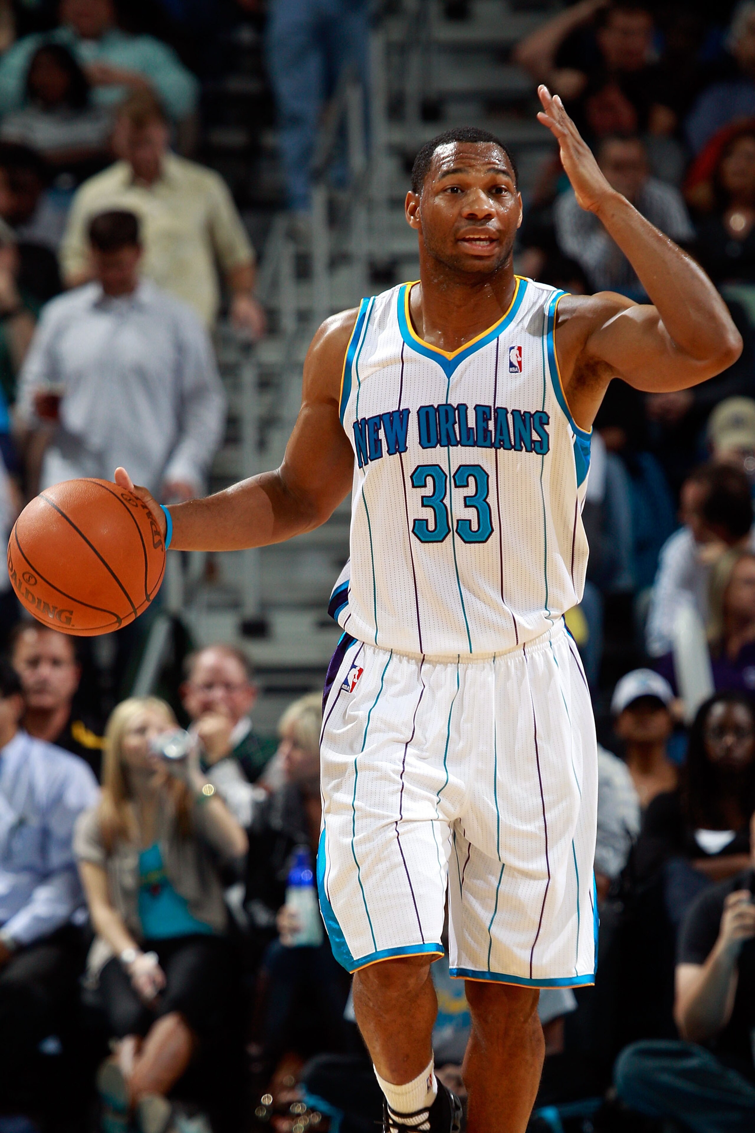 NEW ORLEANS - NOVEMBER 17:  Willie Green #33 of the New Orleans Hornets drives the ball up the court during the game against the Dallas Mavericks at the New Orleans Arena on November 17, 2010 in New Orleans, Louisiana.  NOTE TO USER: User expressly acknow