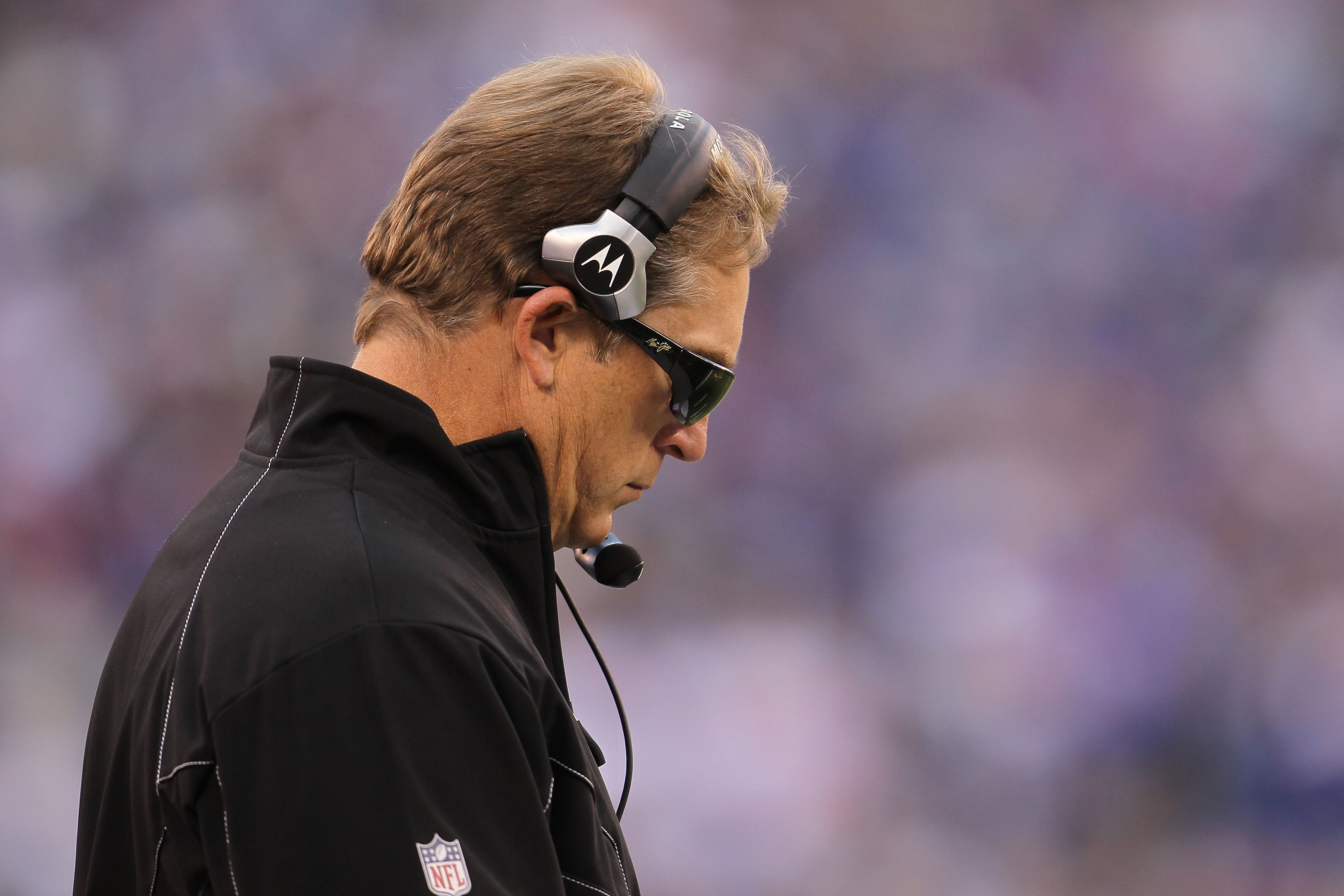 EAST RUTHERFORD, NJ - NOVEMBER 28:  Head coach Jack Del Rio of the Jacksonville Jaguars watches on against the New York Giants at New Meadowlands Stadium on November 28, 2010 in East Rutherford, New Jersey.  (Photo by Chris McGrath/Getty Images)