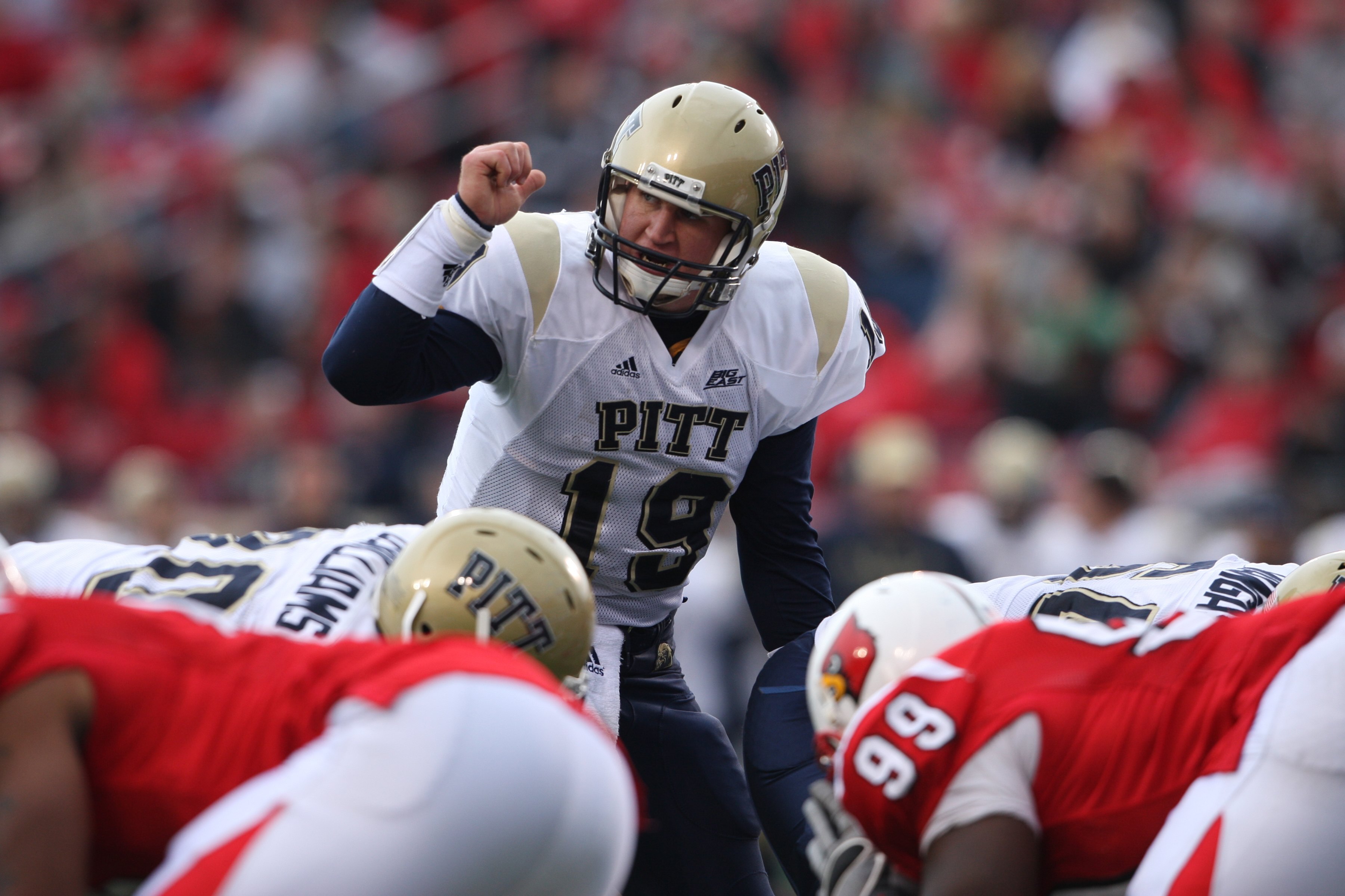 LOUISVILLE - OCTOBER 27:  Pat Bostick #19 of the Pittsburgh Panthers calls an audible during the game against the Louisville Cardinals at Papa John?s Cardinal Stadium on October 27, 2007 in Louisville, Kentucky. (Photo by Andy Lyons/Getty Images)