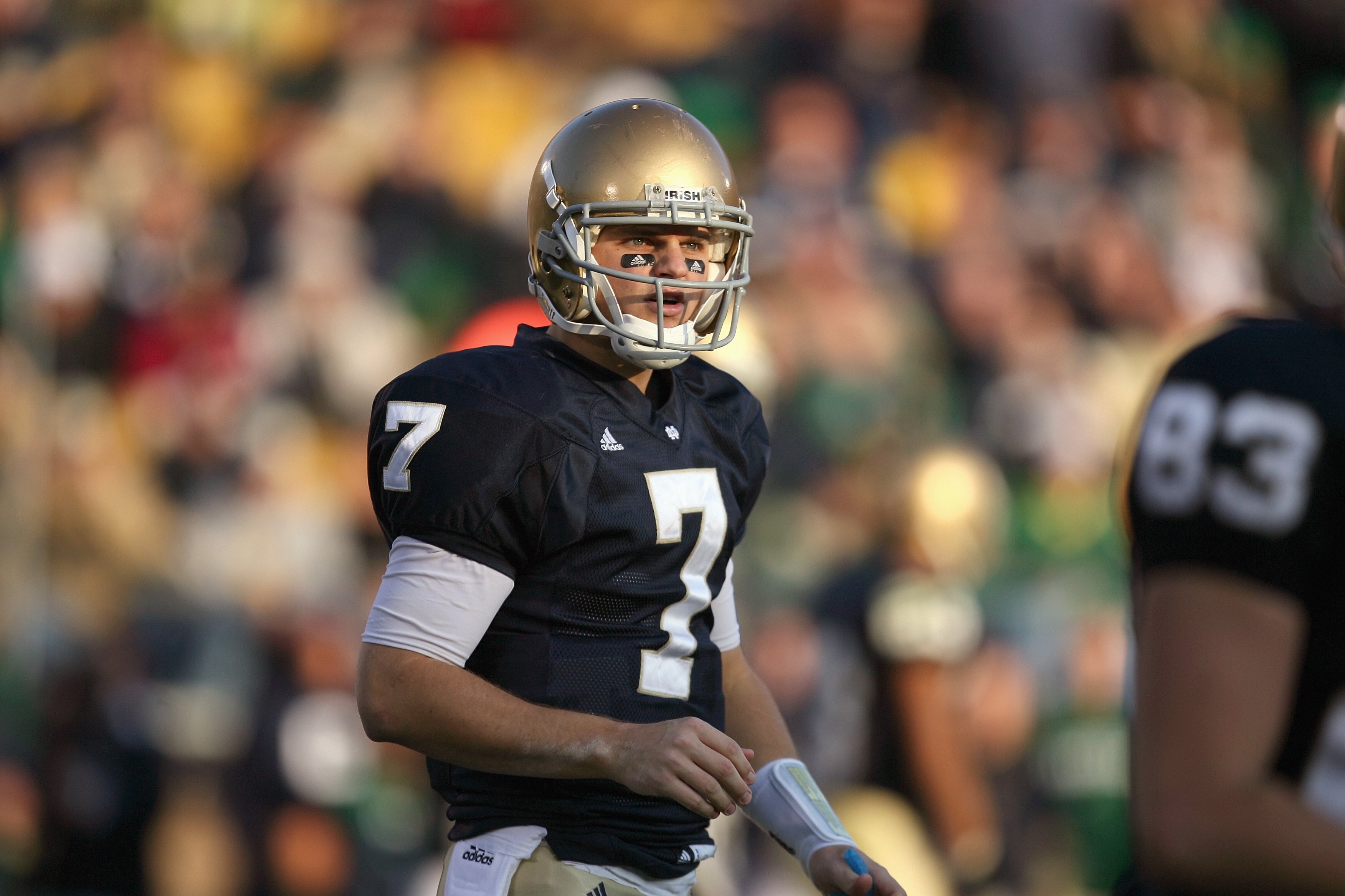 SOUTH BEND, IN - NOVEMBER 21:  Quarterback Jimmy Clausen #7 of the Notre Dame Fighting Irish looks downfield during the game against the Univeristy of Connecticut Huskies at Notre Dame Stadium on November 21, 2009 in South Bend, Indiana. (Photo by Jonatha