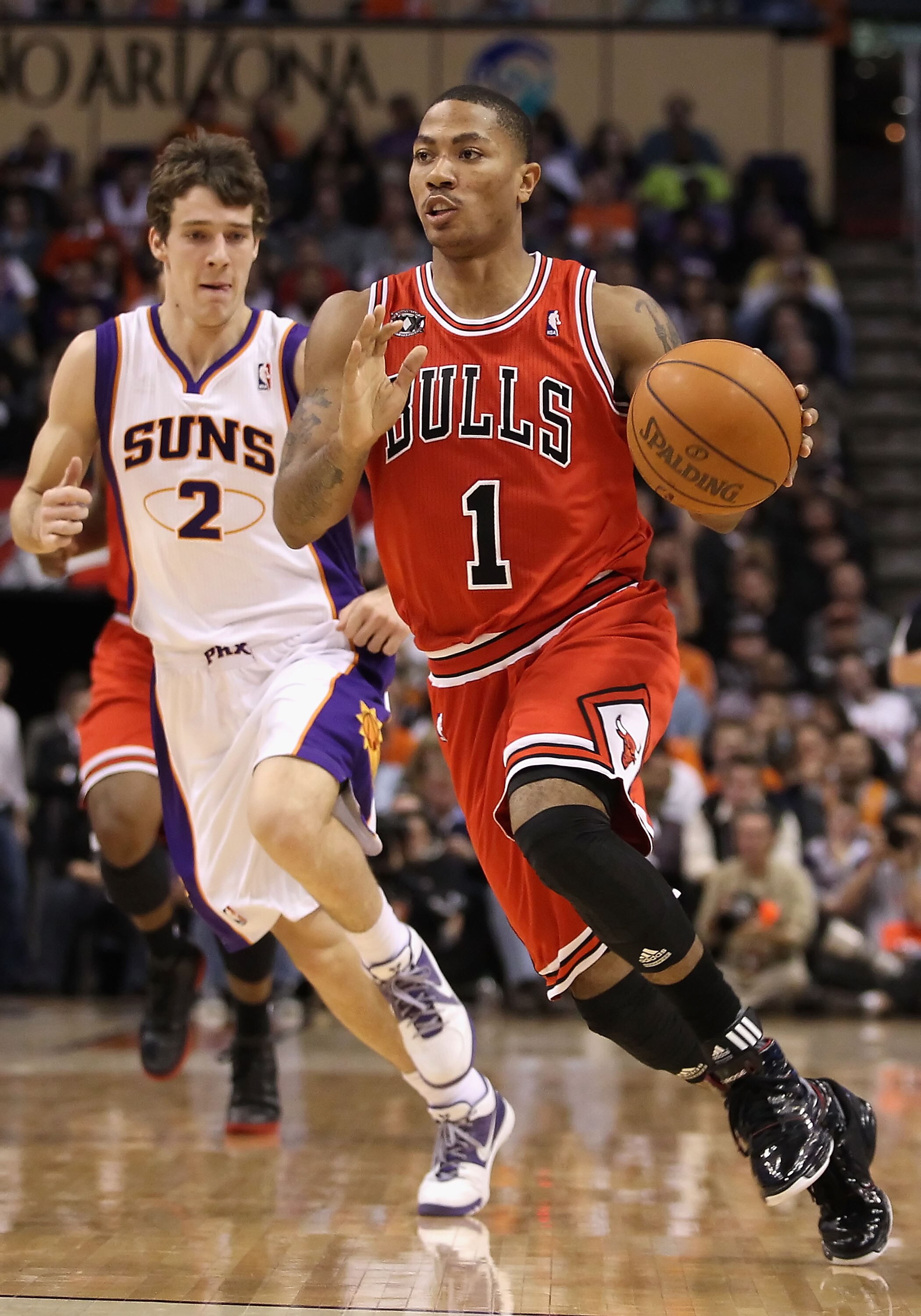 PHOENIX - NOVEMBER 24:  Derrick Rose #1 of the Chicago Bulls handles the ball during the NBA game against the Phoenix Suns at US Airways Center on November 24, 2010 in Phoenix, Arizona. NOTE TO USER: User expressly acknowledges and agrees that, by downloa