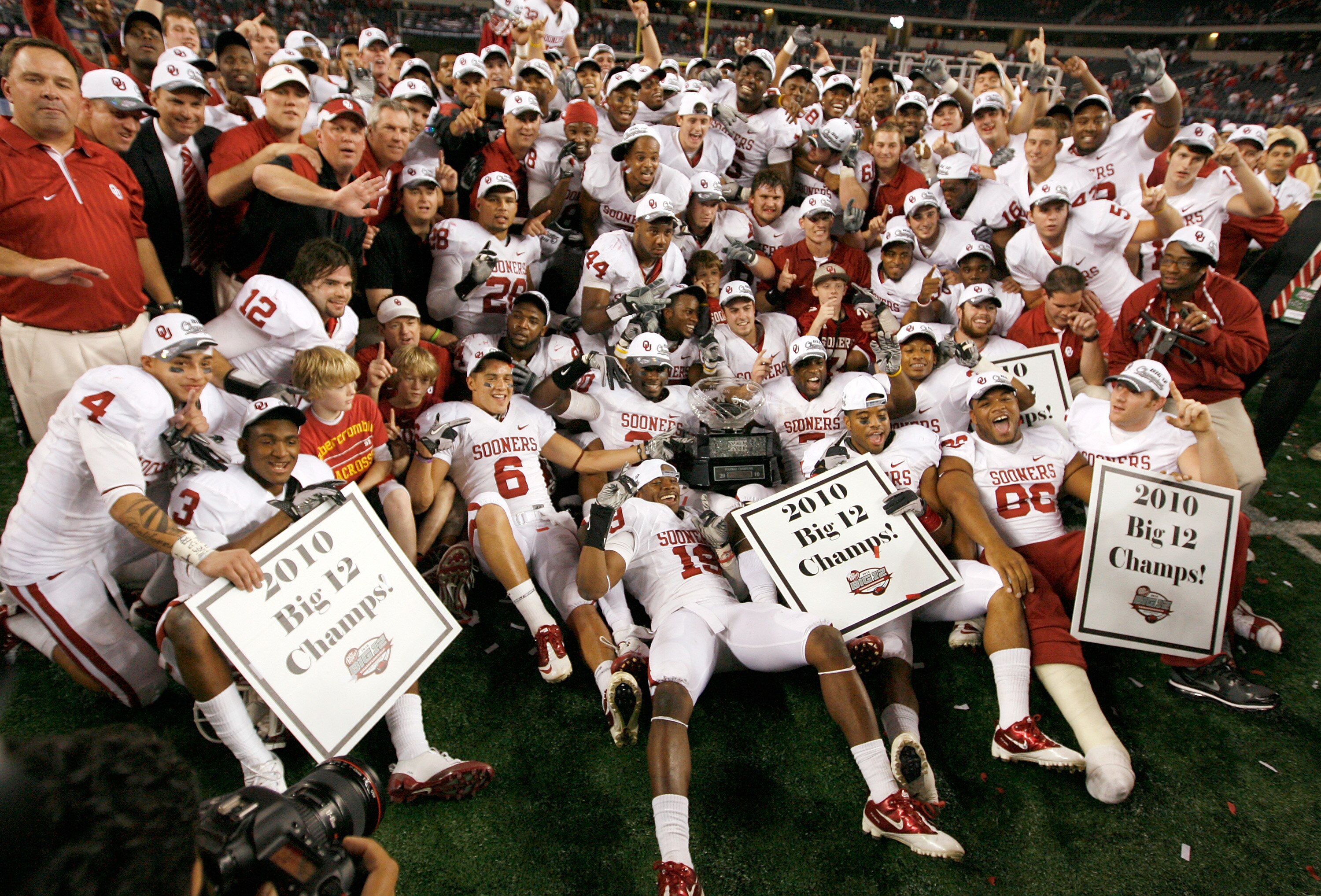 ARLINGTON, TX - DECEMBER 04:  The Oklahoma Sooners celebrates with the Big 12 Championship Trophy after the Sooners beat the Nebraska Cornhuskers 23-20 at Cowboys Stadium on December 4, 2010 in Arlington, Texas.  (Photo by Tom Pennington/Getty Images)