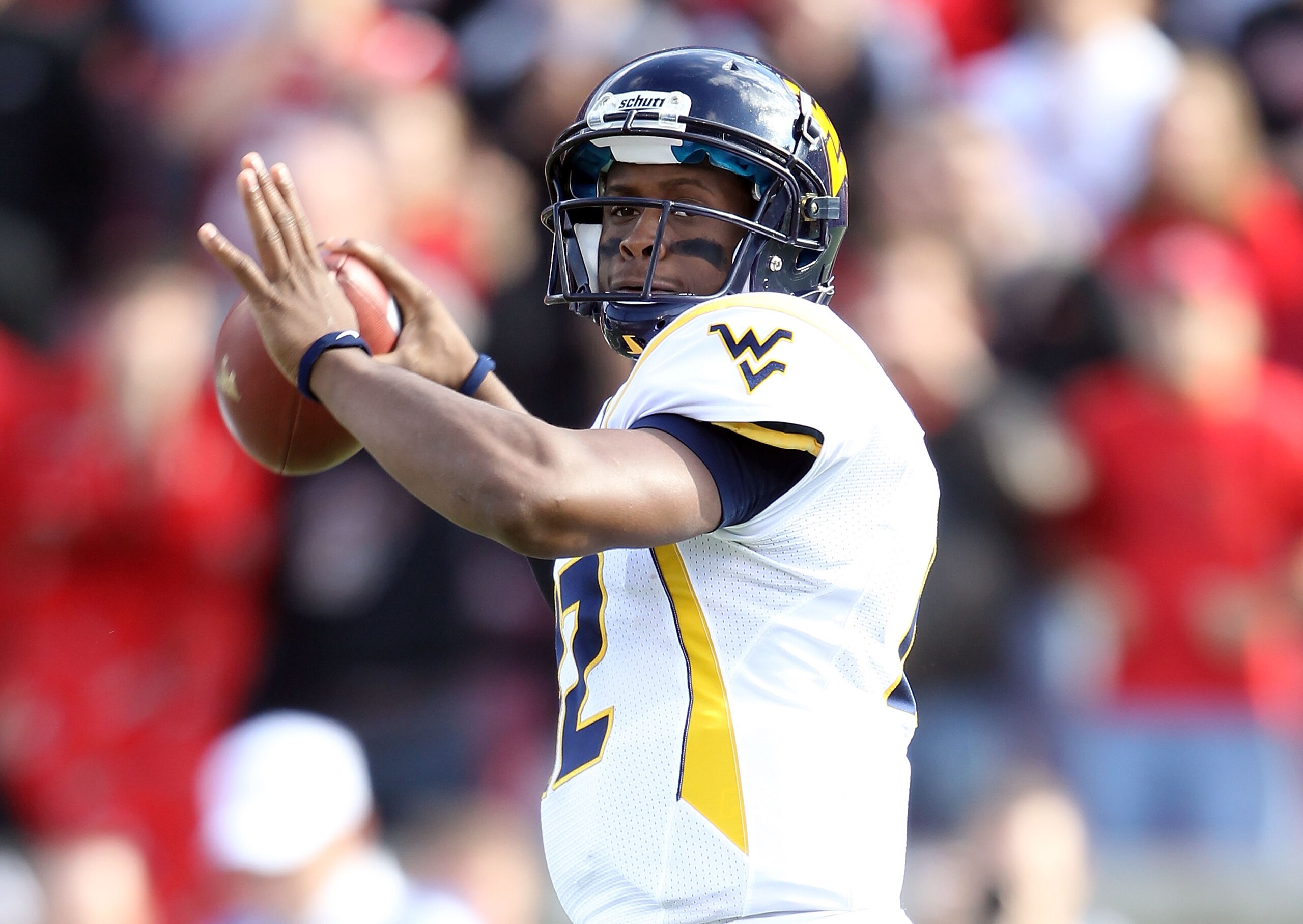 LOUISVILLE, KY - NOVEMBER 20: Geno Smith#12 of the West Virginia Mountaineers throws a pass during the Big East Conference game against the Louisville Cardinals at Papa John's Cardinal Stadium on November 20, 2010 in Louisville, Kentucky. (Photo by Andy LOUISVILLE, KY - NOVEMBER 20: Geno Smith#12 of the West Virginia Mountaineers throws a pass during the Big East Conference game against the Louisville Cardinals at Papa John's Cardinal Stadium on November 20, 2010 in Louisville, Kentucky. (Photo by Andy