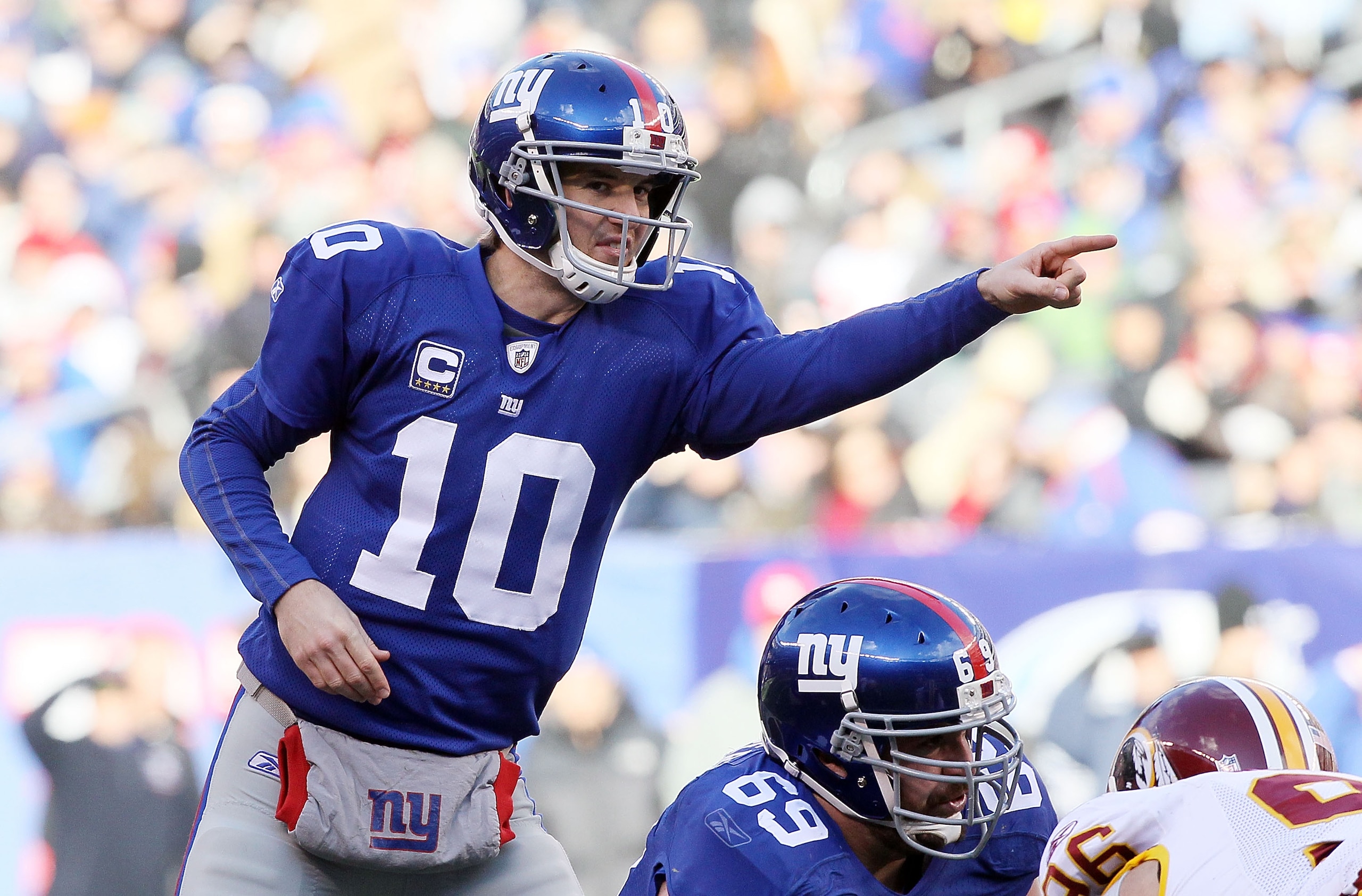 EAST RUTHERFORD, NJ - DECEMBER 05:  Eli Manning #10 of the New York Giants signals a play against the Washington Redskins on December 5, 2010 at the New Meadowlands Stadium in East Rutherford, New Jersey.  (Photo by Jim McIsaac/Getty Images)