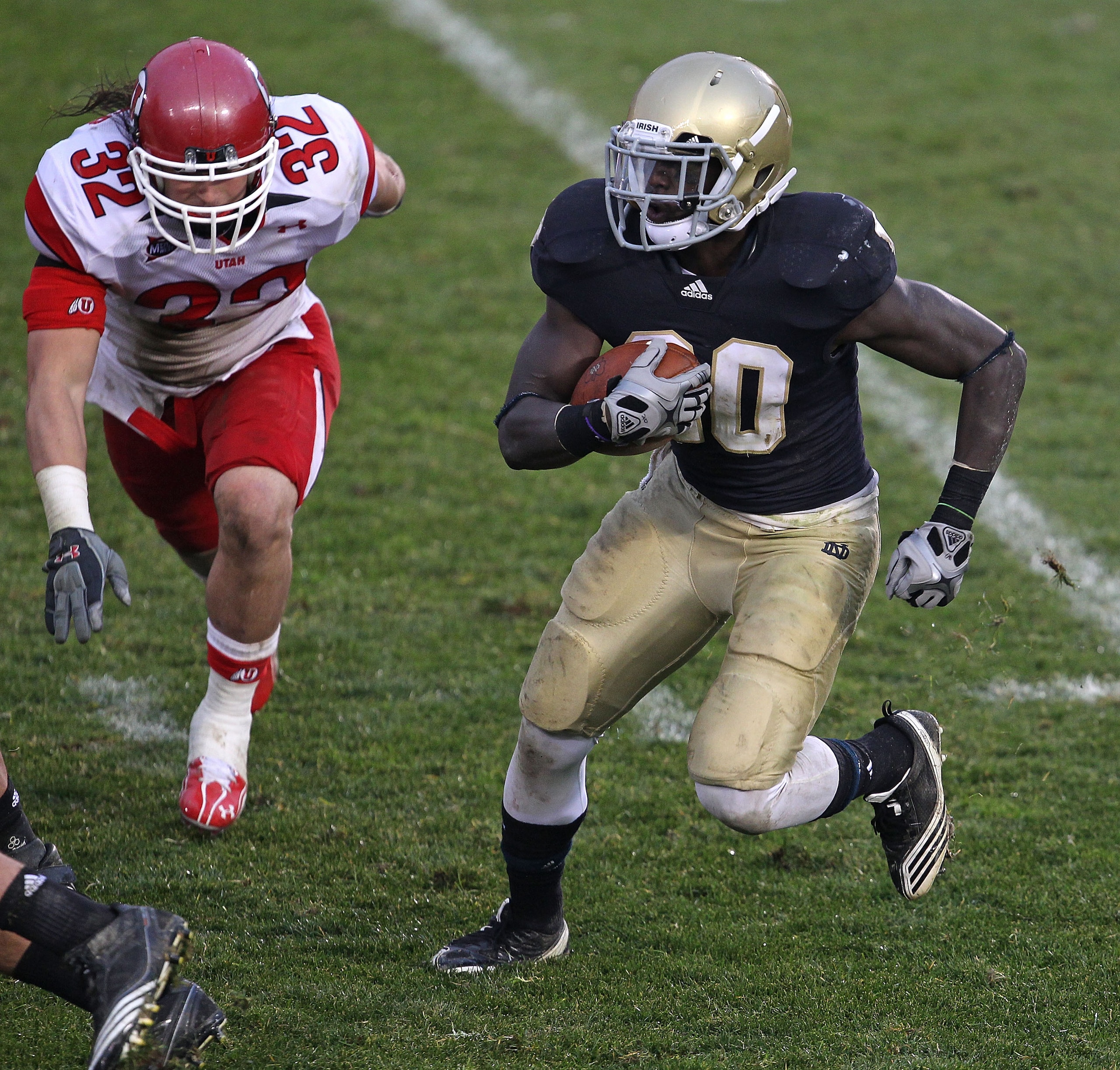 SOUTH BEND, IN - NOVEMBER 13: Cierre Wood #20 of the Notre Dame Fighting Irish runs past Chaz Walker #32 of the Utah Utes at Notre Dame Stadium on November 13, 2010 in South Bend, Indiana. Notre Dame defeated Utah 28-3. (Photo by Jonathan Daniel/Getty Ima