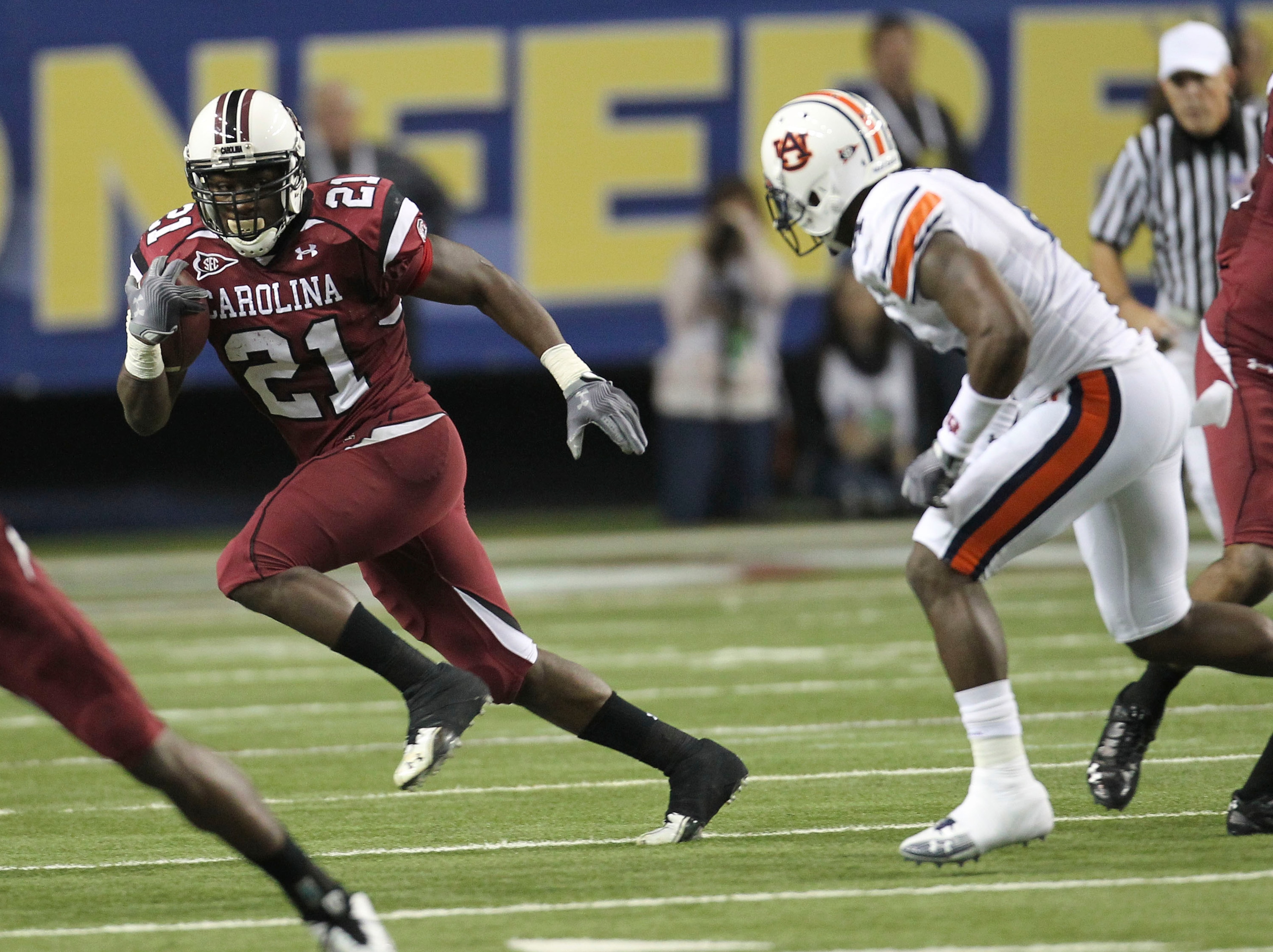 ATLANTA - DECEMBER 04: Running back Marcus Lattimore #21 of the South Carolina Gamecocks runs with the ball during the 2010 SEC Championship against the Auburn Tigers at Georgia Dome on December 4, 2010 in Atlanta, Georgia. (Photo by Mike Zarrilli/Getty ATLANTA - DECEMBER 04: Running back Marcus Lattimore #21 of the South Carolina Gamecocks runs with the ball during the 2010 SEC Championship against the Auburn Tigers at Georgia Dome on December 4, 2010 in Atlanta, Georgia. (Photo by Mike Zarrilli/Getty