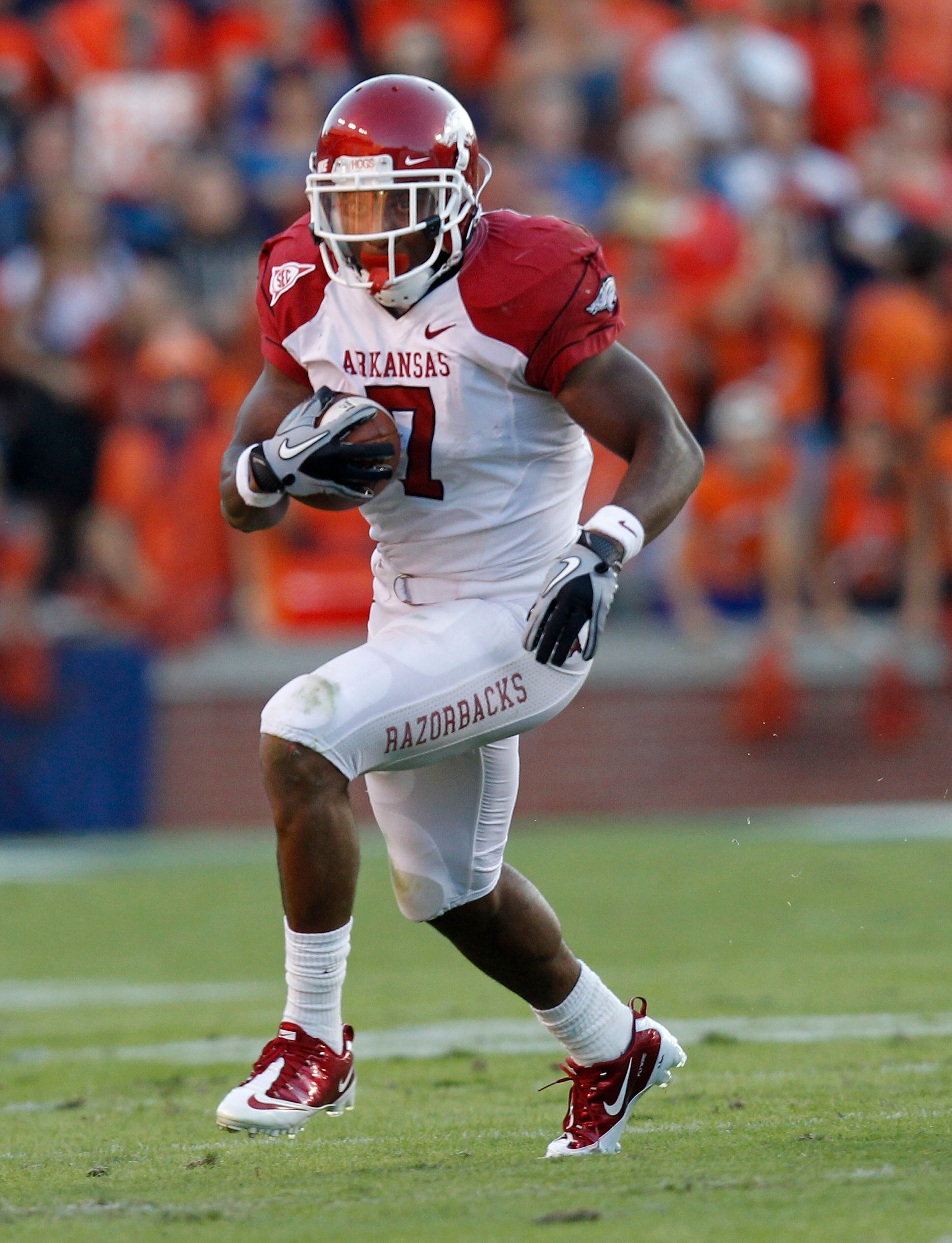 AUBURN, AL - OCTOBER 16: Running back Knile Davis #7 of the Arkansas Razorbacks runs with the ball during the game against the Auburn Tigers at Jordan-Hare Stadium on October 16, 2010 in Auburn, Alabama. The Tigers beat the Razorbacks 65-43. (Photo by AUBURN, AL - OCTOBER 16: Running back Knile Davis #7 of the Arkansas Razorbacks runs with the ball during the game against the Auburn Tigers at Jordan-Hare Stadium on October 16, 2010 in Auburn, Alabama. The Tigers beat the Razorbacks 65-43. (Photo by
