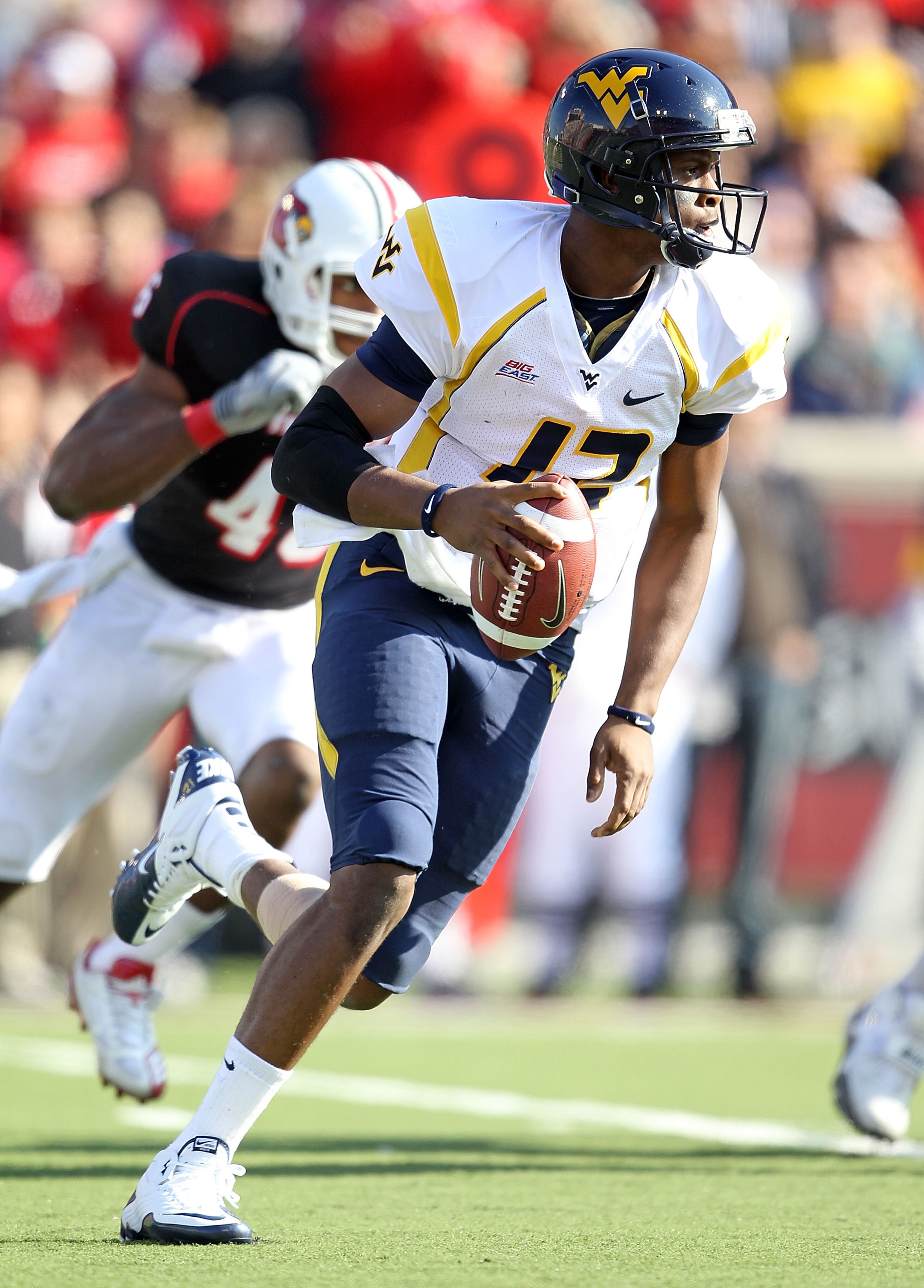 LOUISVILLE, KY - NOVEMBER 20: Geno Smith#12 of the West Virginia Mountaineers runs with the ball during the Big East Conference game against the Louisville Cardinals at Papa John's Cardinal Stadium on November 20, 2010 in Louisville, Kentucky. (Photo by LOUISVILLE, KY - NOVEMBER 20: Geno Smith#12 of the West Virginia Mountaineers runs with the ball during the Big East Conference game against the Louisville Cardinals at Papa John's Cardinal Stadium on November 20, 2010 in Louisville, Kentucky. (Photo by