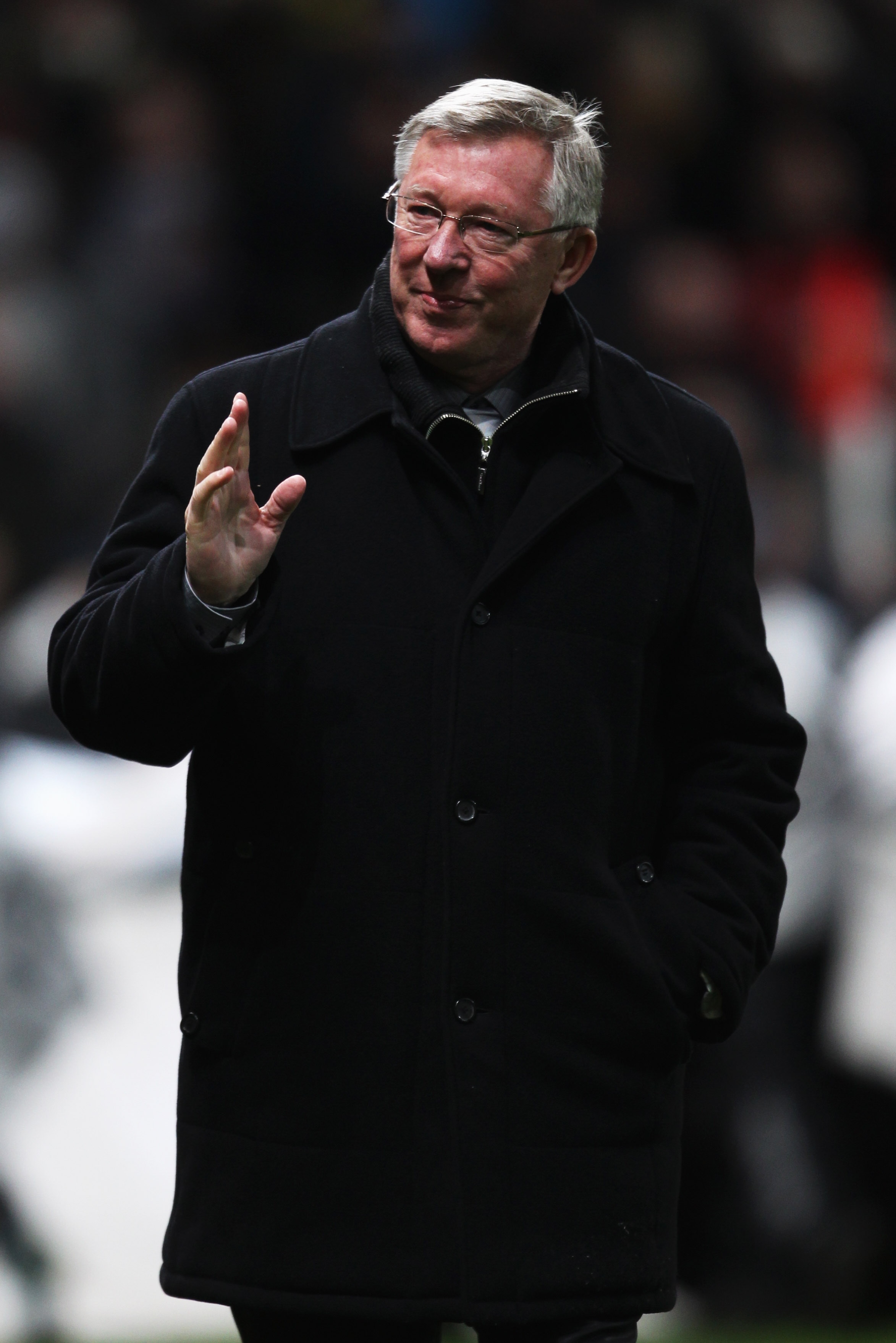 MANCHESTER, ENGLAND - OCTOBER 20:  Sir Alex Ferguson manager of Manchester United waves to the crowd as he walks to the bench prior to the UEFA Champions League Group C  match between Manchester United and Bursaspor Kulubu at Old Trafford on October 20, 2