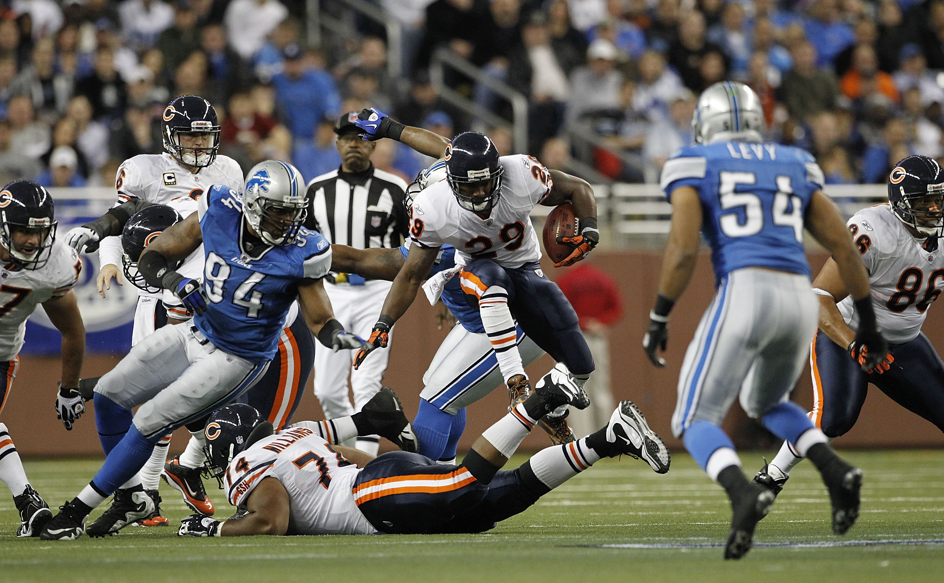 DETROIT - DECEMBER 05: Chester Taylor #29 of the Chicago Bears runs for a first down during the second quarter of the game against the Detroit Lions at Ford Field on December 5, 2010 in Detroit, Michigan.  (Photo by Leon Halip/Getty Images)