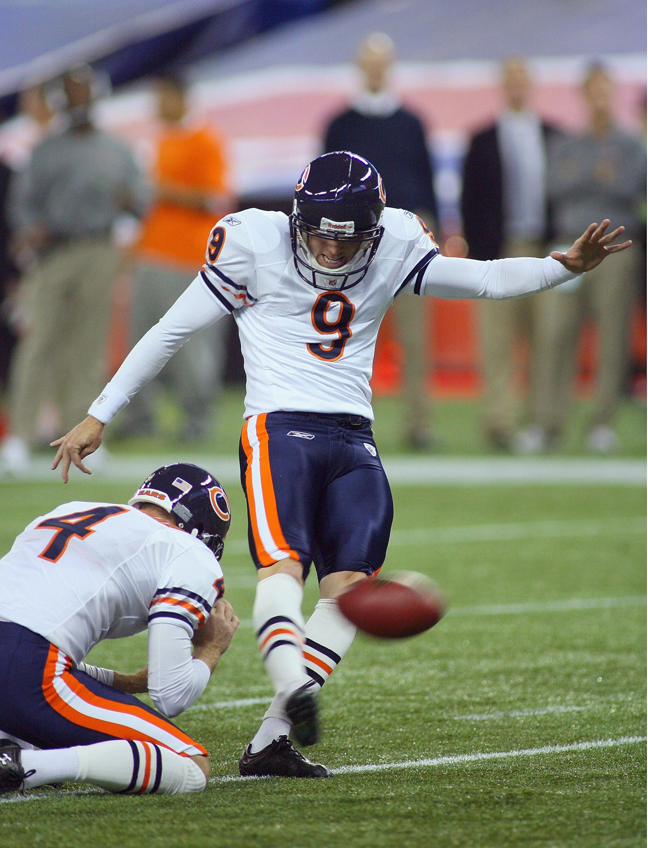 TORONTO, ON - NOVEMBER 07: Robbie Gould #9 of the Chicago Bears kicks against the Buffalo Bills  at Rogers Centre on November 7, 2010 in Toronto, Canada. Chicago won 22-19.  (Photo by Rick Stewart/Getty Images)