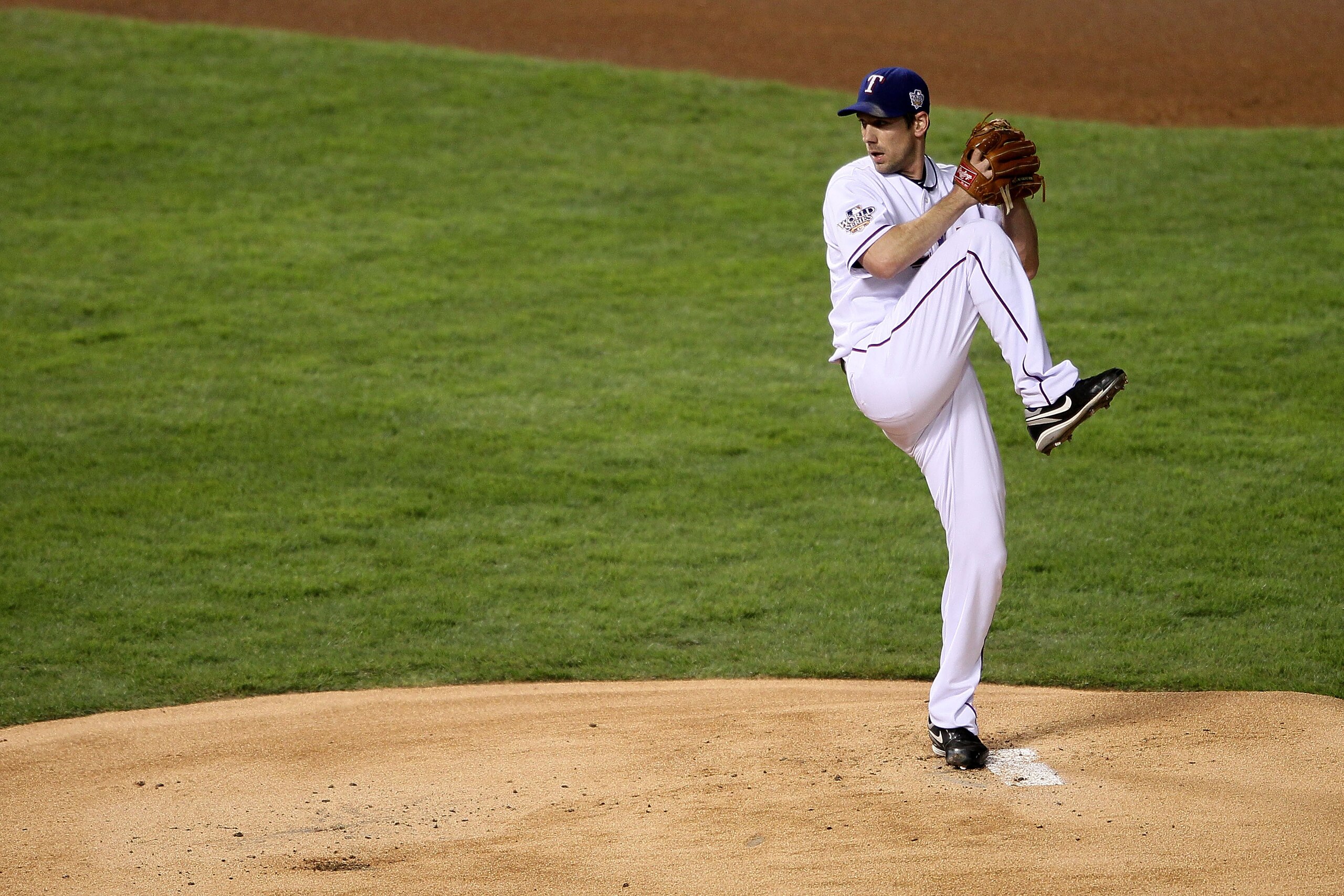 ARLINGTON, TX - NOVEMBER 01:  Cliff Lee #33 of the Texas Rangers pitches against the San Francisco Giants in Game Five of the 2010 MLB World Series at Rangers Ballpark in Arlington on November 1, 2010 in Arlington, Texas.  (Photo by Elsa/Getty Images)