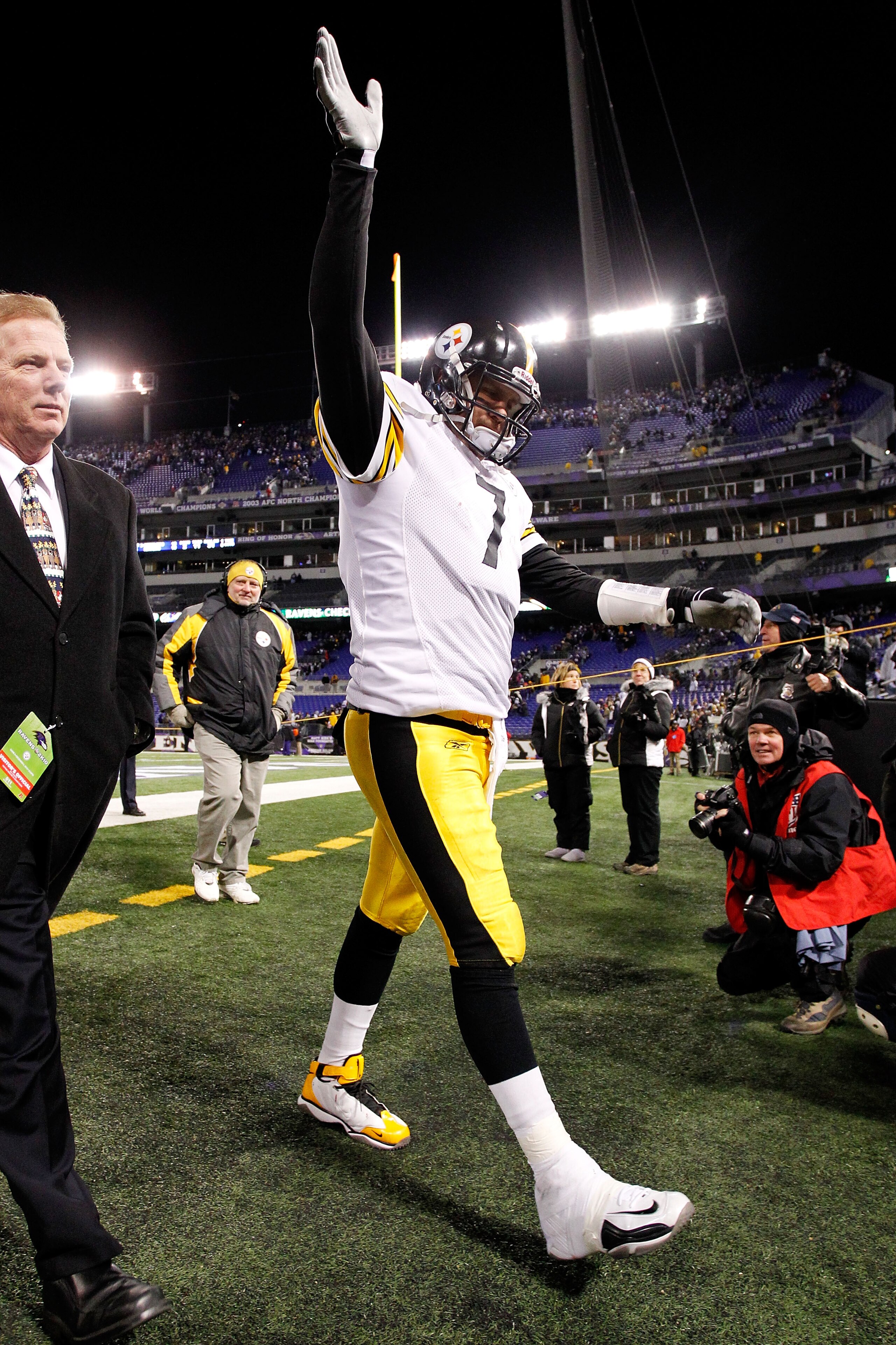 BALTIMORE, MD - DECEMBER 05:  Quarterback Ben Roethlisberger #7 of the Pittsburgh Steelers waves to fans as he walks off the field in celebration of their 13-10 win over the Baltimore at M&T Bank Stadium on December 5, 2010 in Baltimore, Maryland.  (Photo