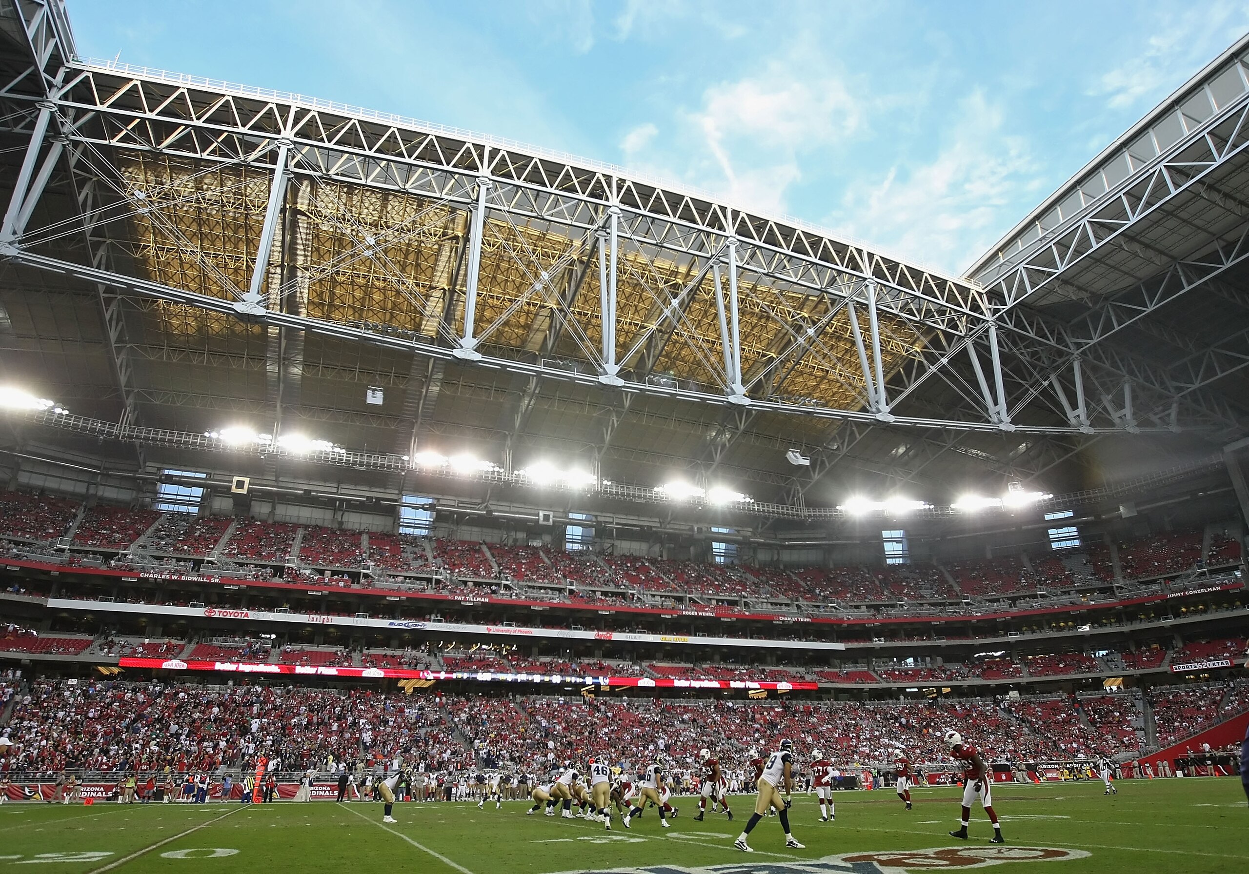GLENDALE, AZ - DECEMBER 05: General view of action as quarterback Sam Bradford #8 of the St. Louis Rams prepares to snap the ball during the NFL game against the Arizona Cardinals at the University of Phoenix Stadium on December 5, 2010 in Glendale, Ariz GLENDALE, AZ - DECEMBER 05: General view of action as quarterback Sam Bradford #8 of the St. Louis Rams prepares to snap the ball during the NFL game against the Arizona Cardinals at the University of Phoenix Stadium on December 5, 2010 in Glendale, Ariz