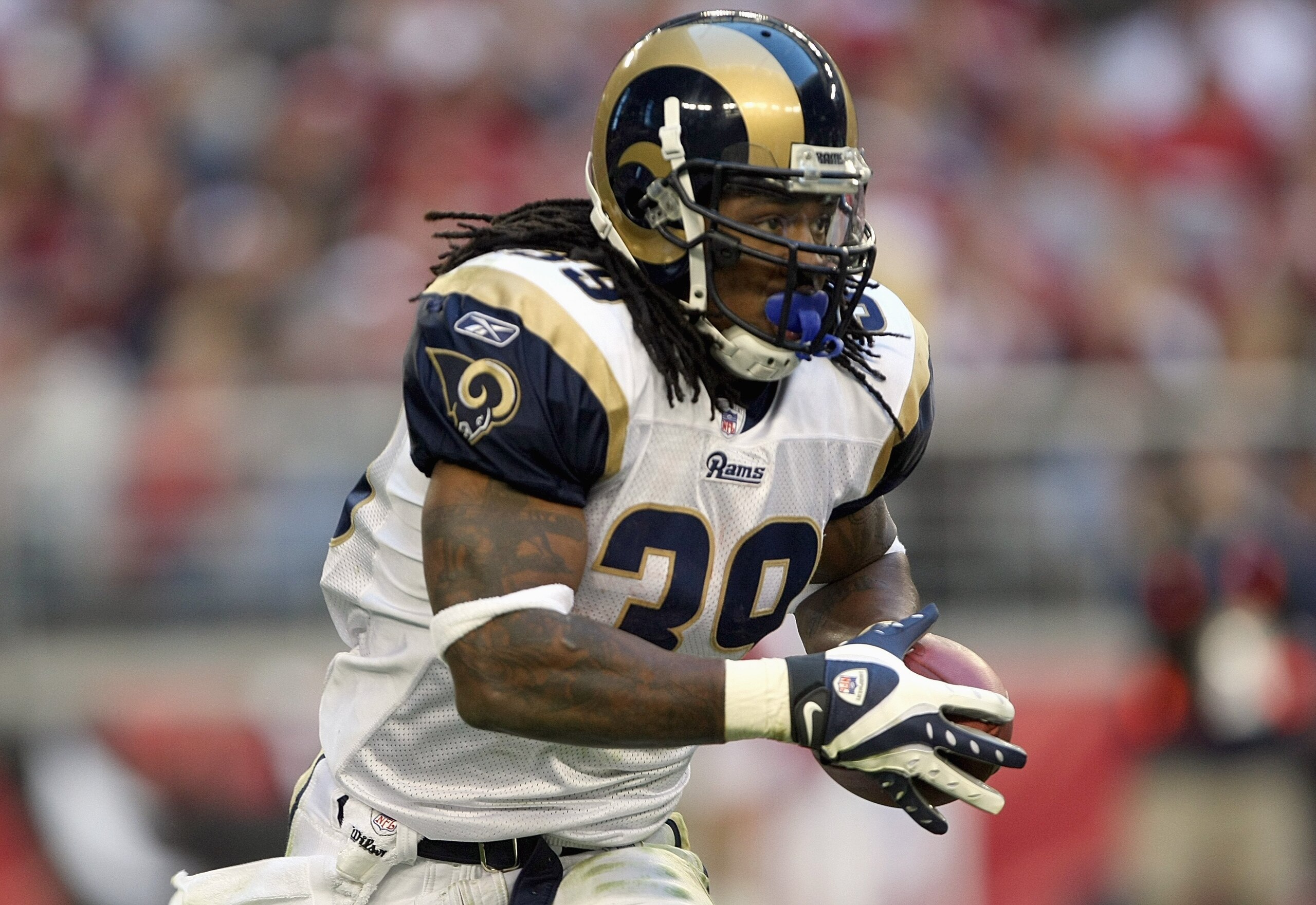 GLENDALE, AZ - DECEMBER 30: Steven Jackson #39 of the St. Louis Rams carries the ball during the game against the Arizona Cardinals on December 30, 2007 at University of Phoenix Stadium in Glendale, Arizona. The Cardinals won 48-19. (Photo by Stephen D GLENDALE, AZ - DECEMBER 30: Steven Jackson #39 of the St. Louis Rams carries the ball during the game against the Arizona Cardinals on December 30, 2007 at University of Phoenix Stadium in Glendale, Arizona. The Cardinals won 48-19. (Photo by Stephen D