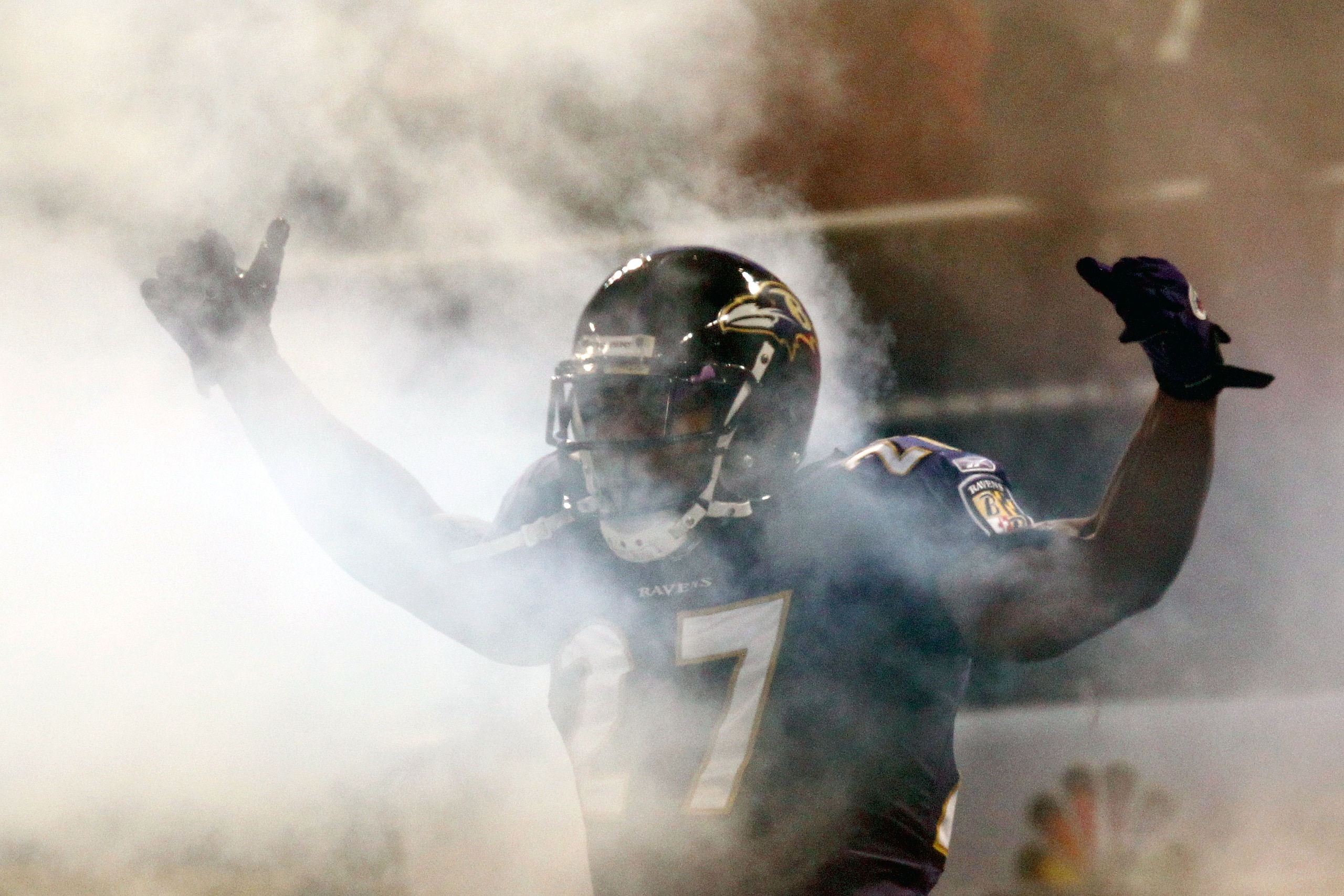BALTIMORE, MD - DECEMBER 05:  Ray Rice #27 of the Baltimore Ravens enters the field prior to the start of the game against the Pittsburgh Steelers  at M&T Bank Stadium on December 5, 2010 in Baltimore, Maryland. Pittsburgh won 13-10. (Photo by Geoff Burke