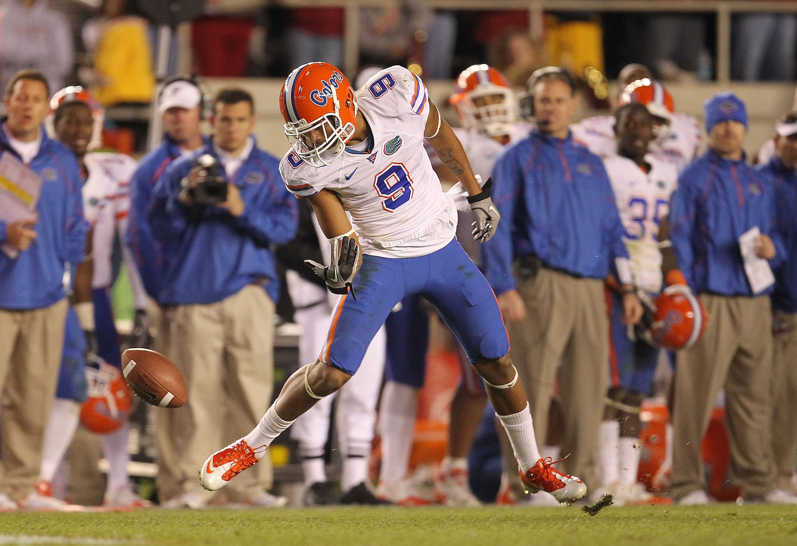 TALLAHASSEE, FL - NOVEMBER 27:  Carl Moore #9 of the Florida Gators miises a catch during a game against the Florida State Seminoles at Doak Campbell Stadium on November 27, 2010 in Tallahassee, Florida.  (Photo by Mike Ehrmann/Getty Images)