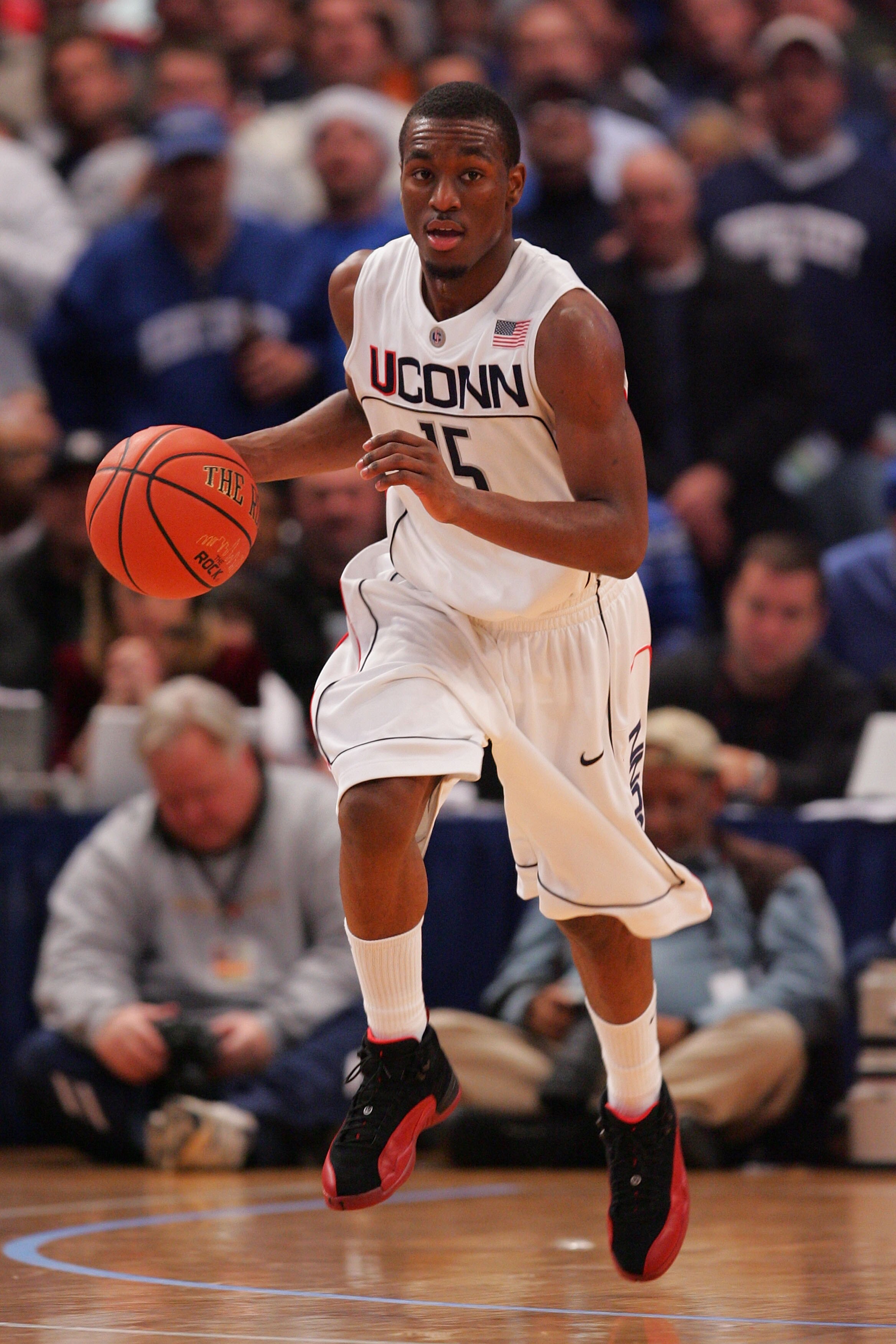 NEW YORK - DECEMBER 09: Kemba Walker #15 of the Connecticut Huskies dribbles the ball against the Kentucky Wildcats during the SEC Big East Invitational at Madison Square Garden on December 9, 2009 in New York, New York.  (Photo by Chris Trotman/Getty Ima