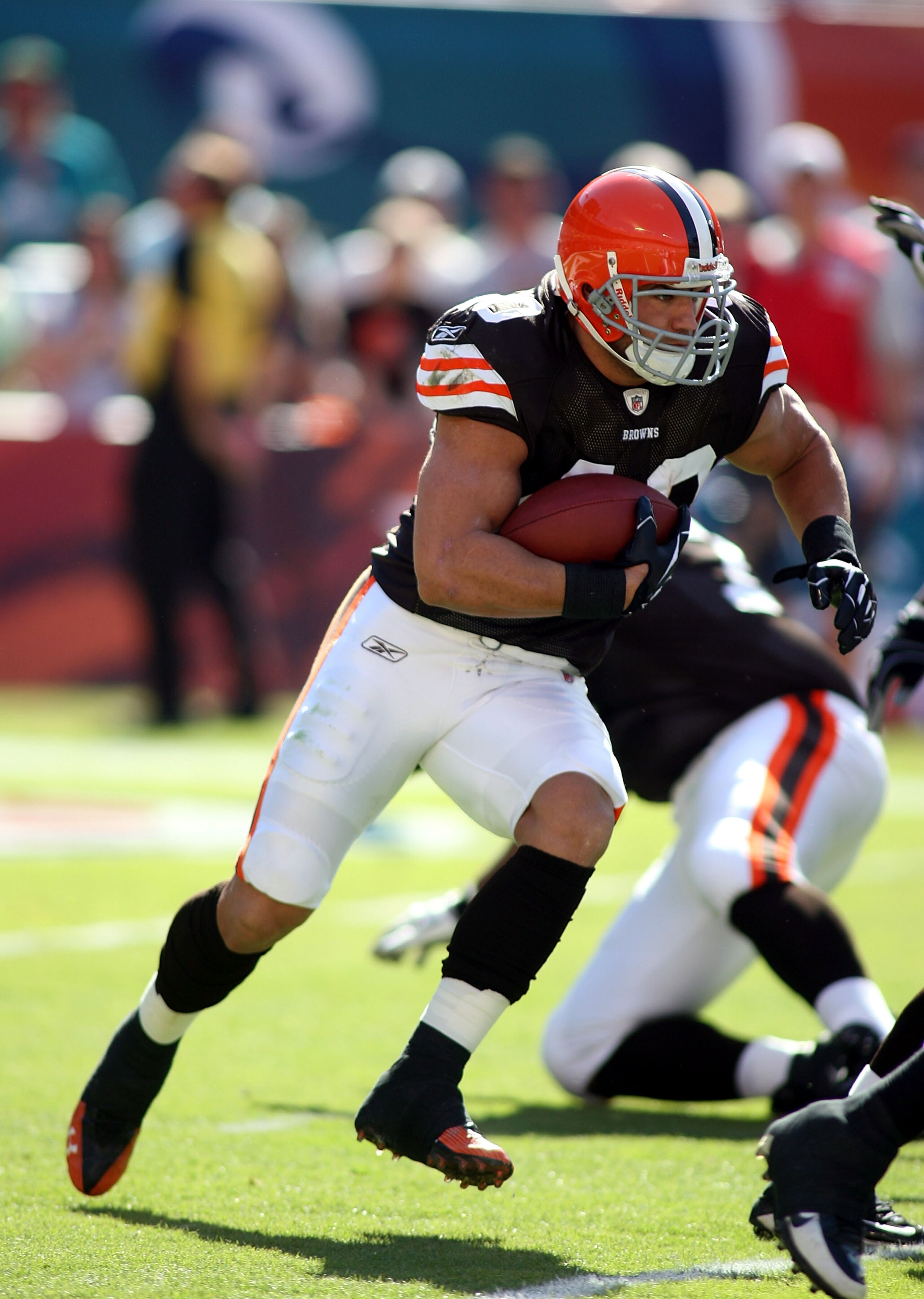 MIAMI, FL - DECEMBER 05:  Running back Peyton Hillis #40 of the Cleveland Browns carries against the Miami Dolphins at Sun Life Stadium on December 5, 2010 in Miami, Florida.  Cleveland defeated Miami 13-10.  (Photo by Marc Serota/Getty Images)