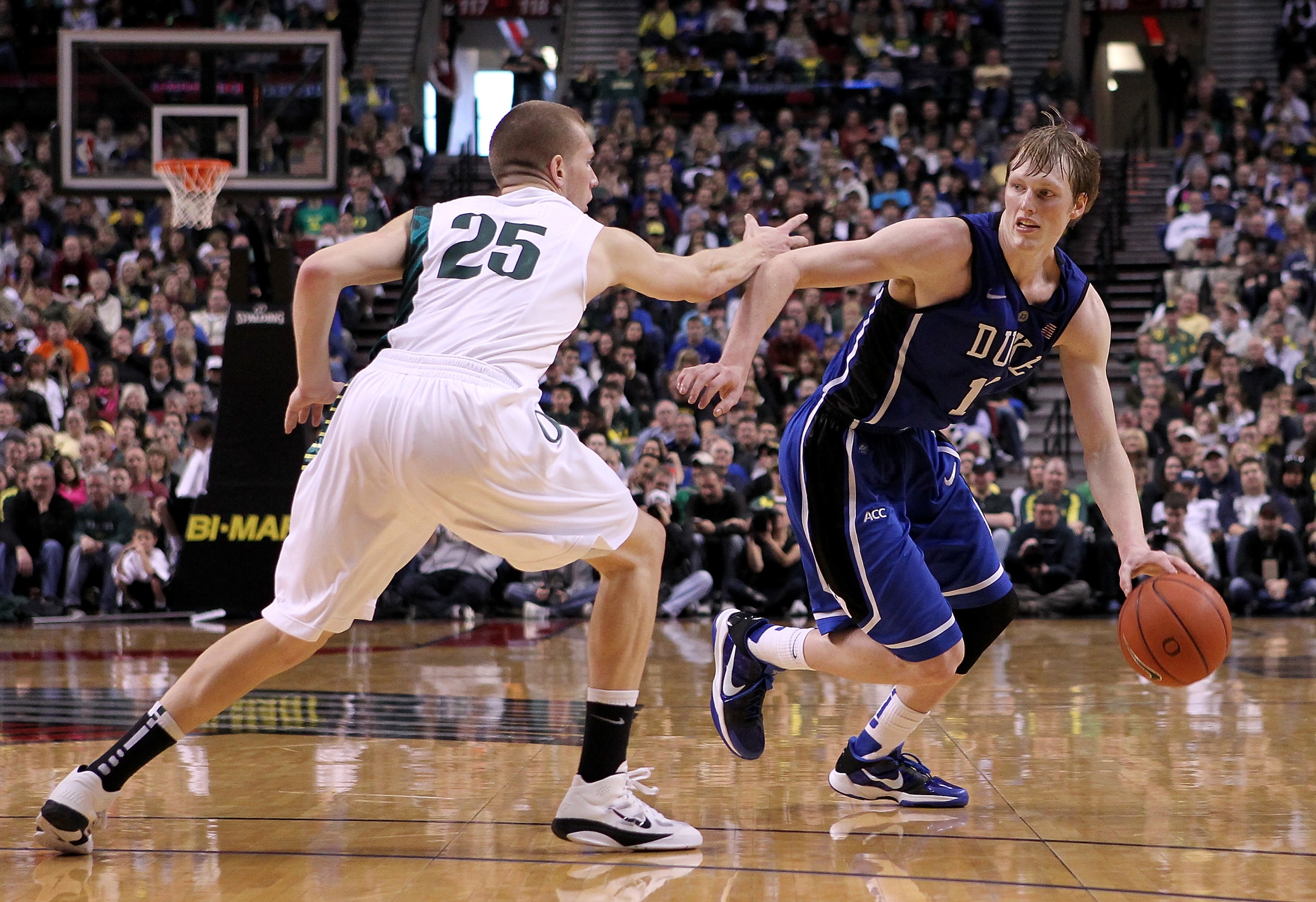 PORTLAND, OR - NOVEMBER 27:  Kyle Singler #12 of the Duke Blue Devils dribbles against his brother E. J. Singler #25 of the Oregon Ducks on November 27, 2010 at the Rose Garden in Portland, Oregon.  (Photo by Jonathan Ferrey/Getty Images)