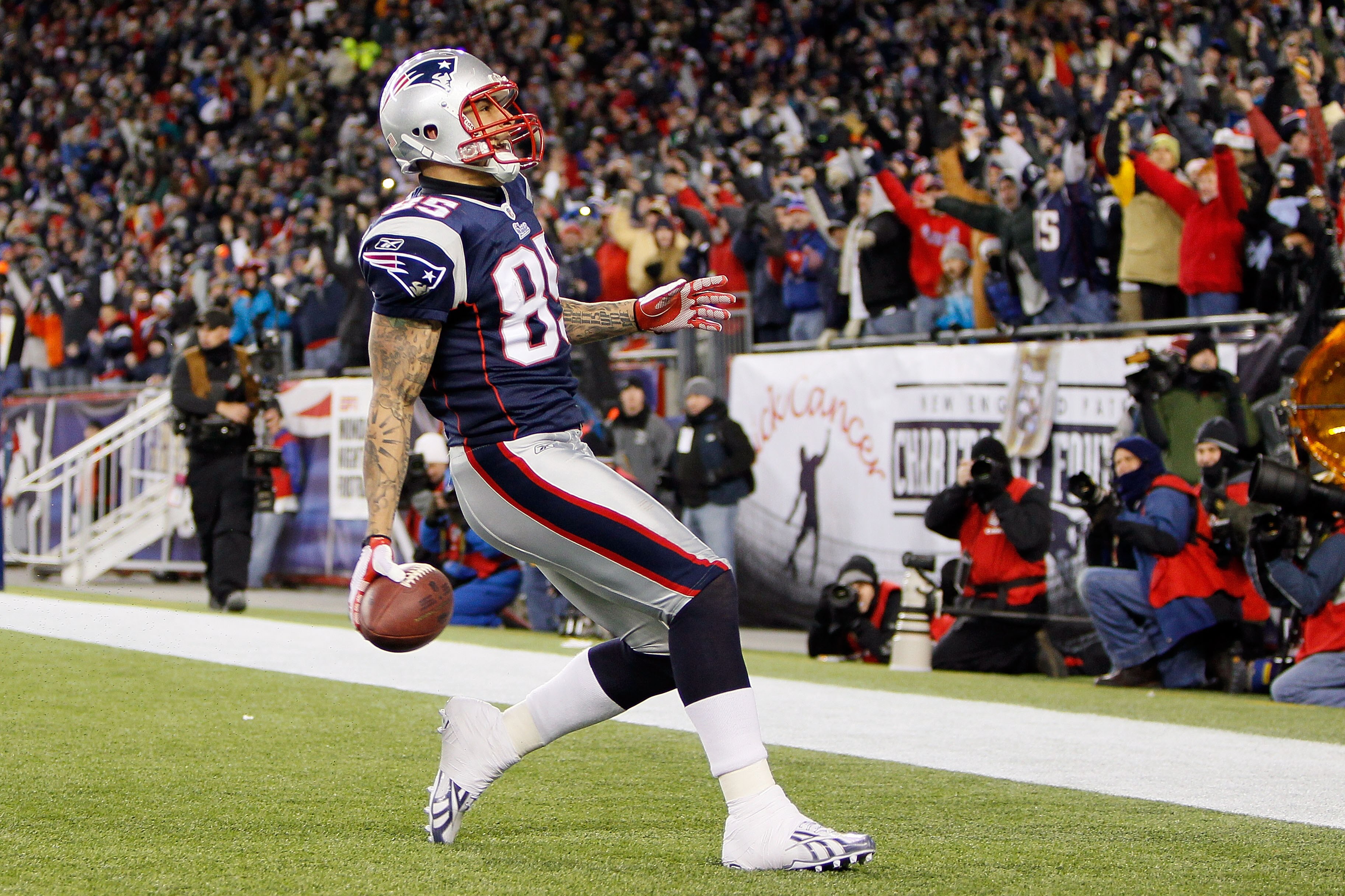 FOXBORO, MA - DECEMBER 06:  Aaron Hernandez #85 of the New England Patriots scores a 1-yard touchdown reception in the fourth quarter against the New York Jets at Gillette Stadium on December 6, 2010 in Foxboro, Massachusetts.  (Photo by Jim Rogash/Getty