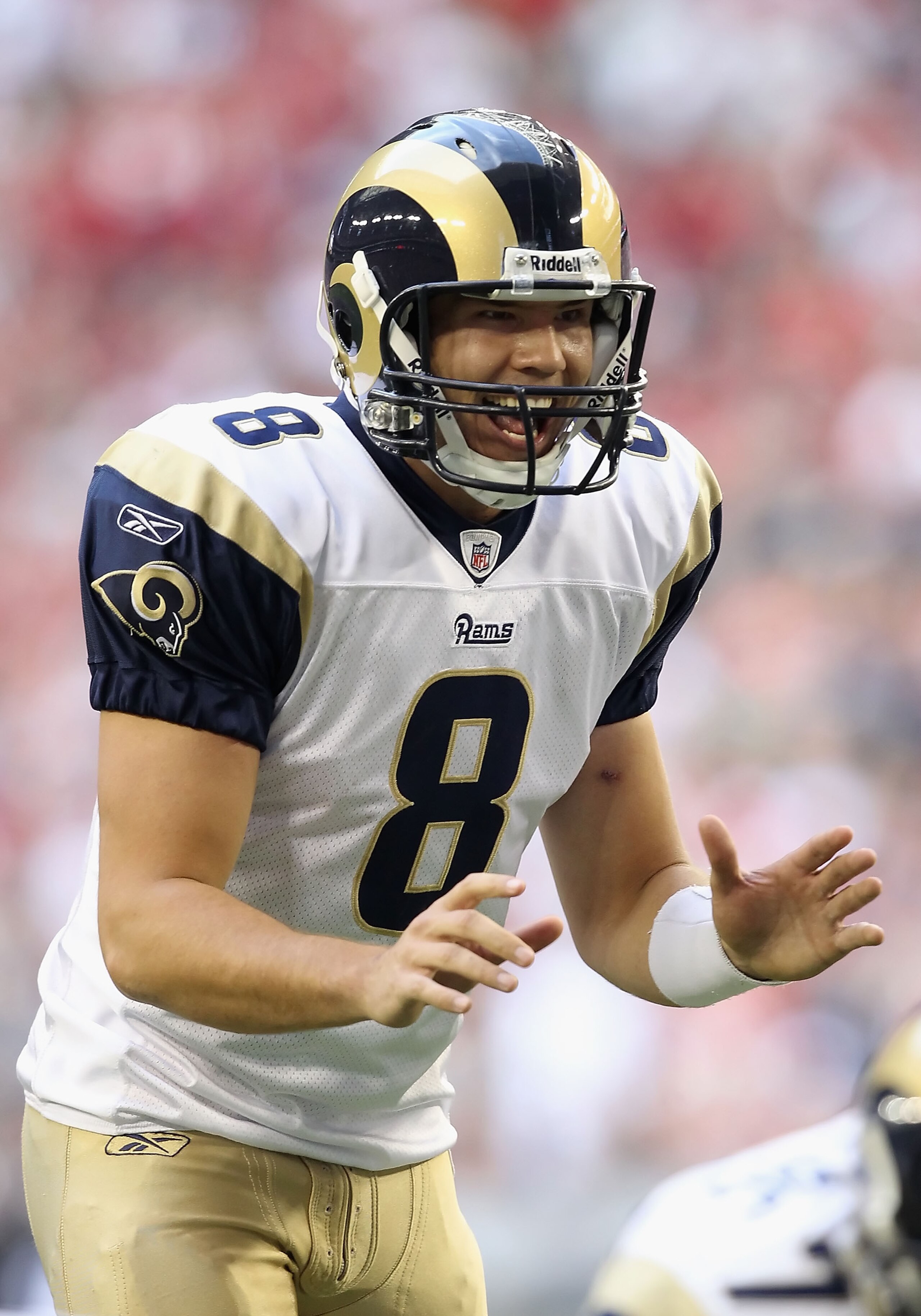 GLENDALE, AZ - DECEMBER 05:  Quarterback Sam Bradford #8 of the St. Louis Rams prepares to snap the ball during the NFL game against the Arizona Cardinals at the University of Phoenix Stadium on December 5, 2010 in Glendale, Arizona.  The Rams defeated th