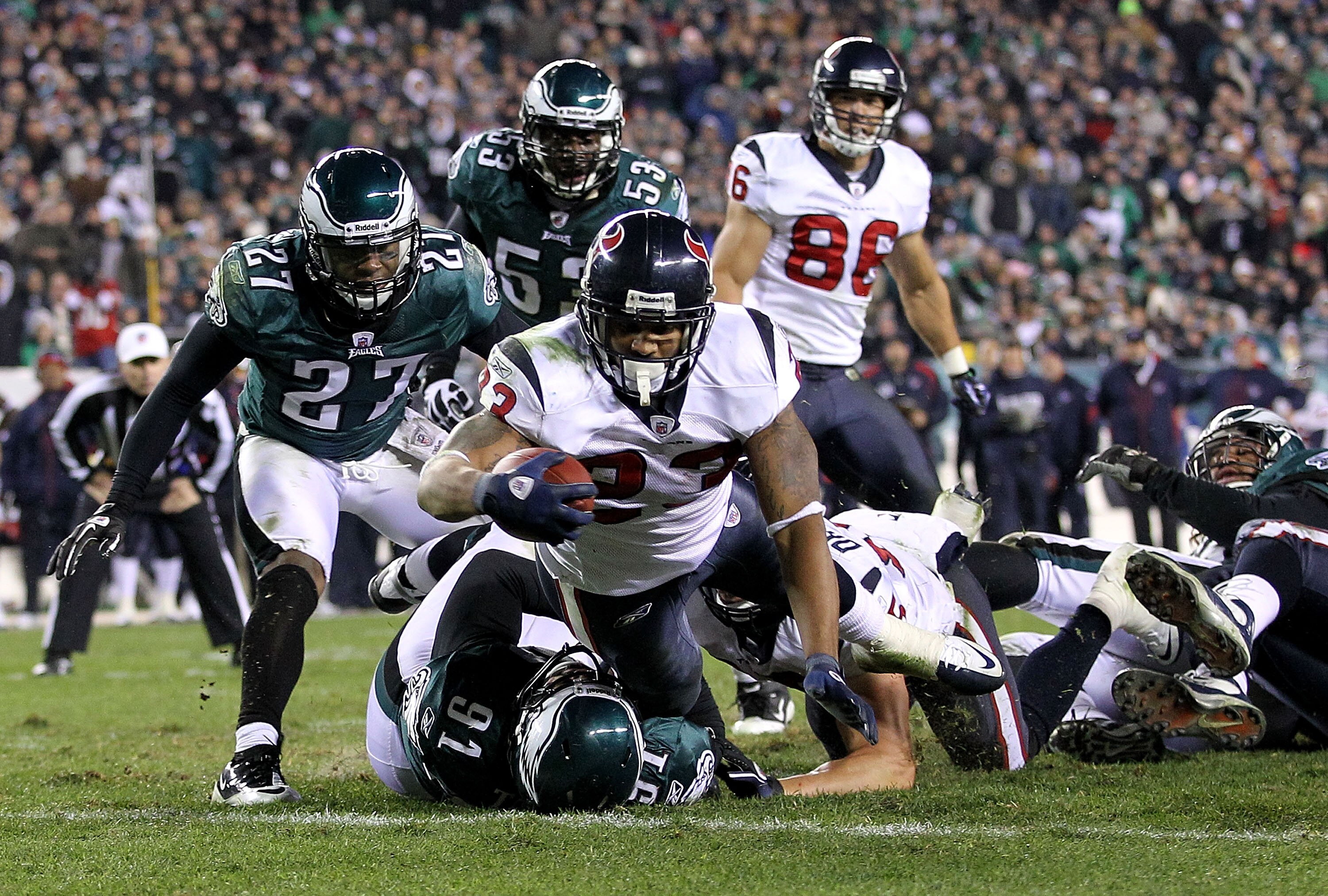 PHILADELPHIA, PA - DECEMBER 02:  Arian Foster #23 of the Houston Texans scores a 3-yard rushing touchdown in the third quarter against the Philadelphia Eagles at Lincoln Financial Field on December 2, 2010 in Philadelphia, Pennsylvania. The Eagles won 34-