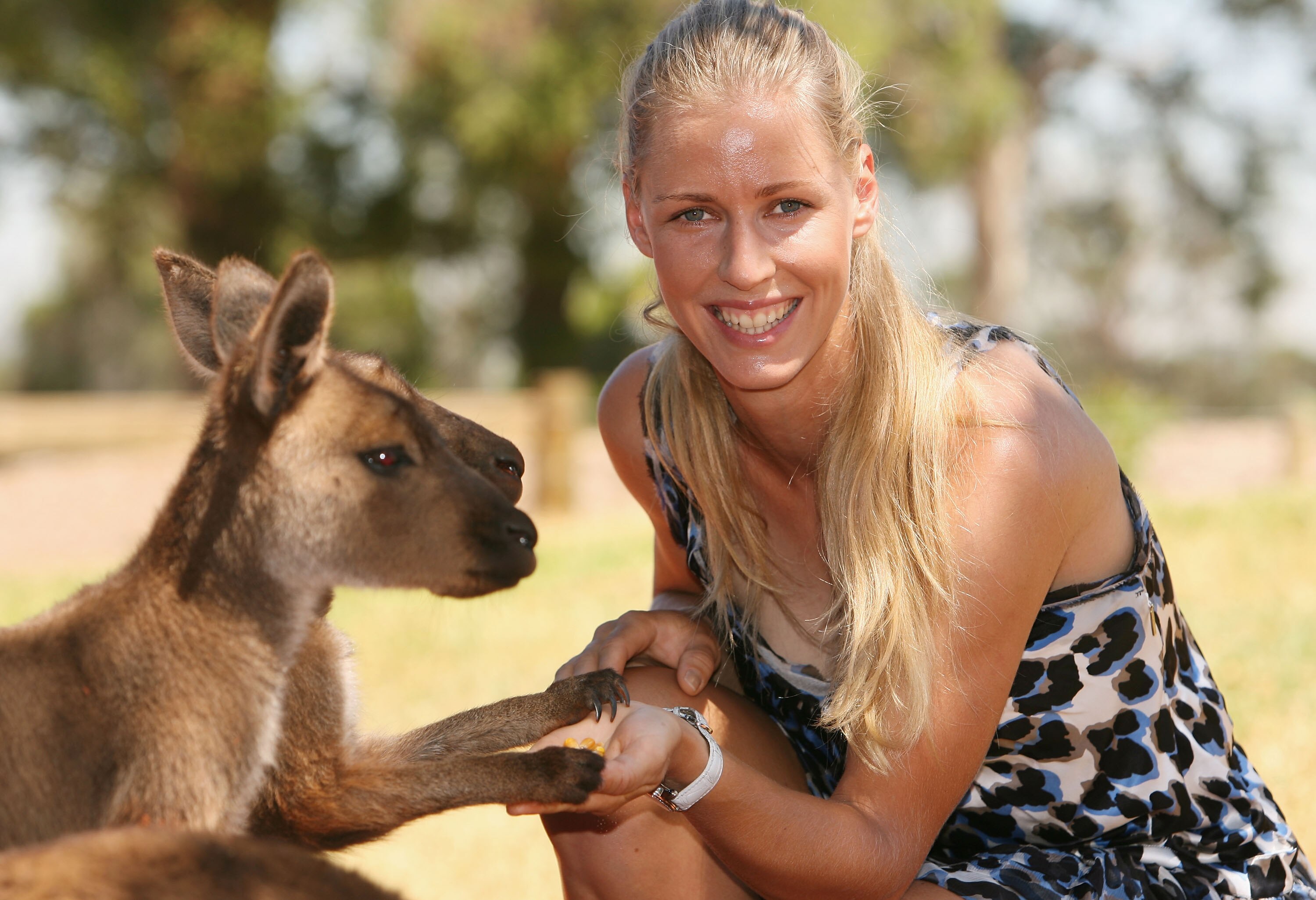 MELBOURNE, AUSTRALIA - JANUARY 27:  Elena Dementieva of Russia visits Melbourne Zoo during day nine of the 2009 Australian Open on January 27, 2009 in Melbourne, Australia.  (Photo by Robert Prezioso/Getty Images)