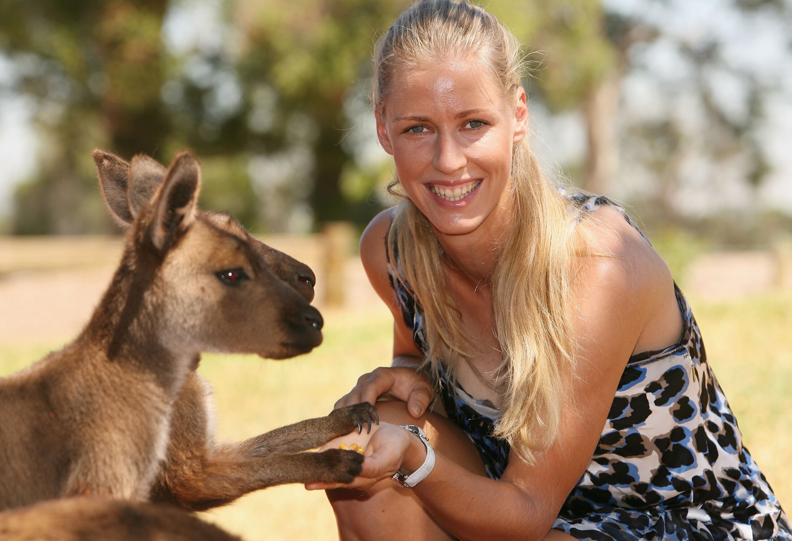 MELBOURNE, AUSTRALIA - JANUARY 27:  Elena Dementieva of Russia visits Melbourne Zoo during day nine of the 2009 Australian Open on January 27, 2009 in Melbourne, Australia.  (Photo by Robert Prezioso/Getty Images)