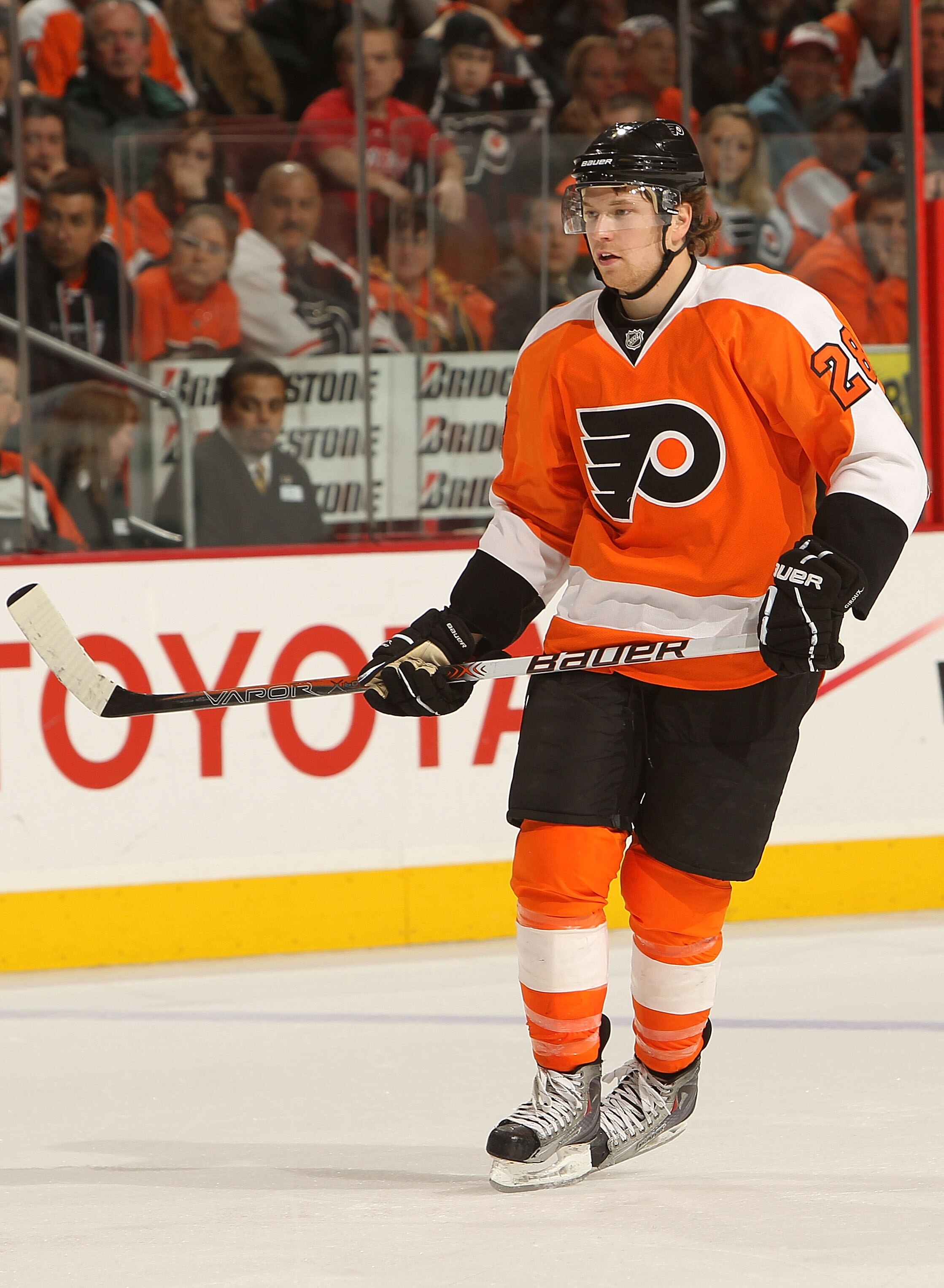 PHILADELPHIA, PA - DECEMBER 01: Claude Giroux #28 of the Philadelphia Flyers on the ice against the Boston Bruins at the Wells Fargo Center on December 1, 2010 in Philadelphia, Pennsylvania.  (Photo by Nick Laham/Getty Images)