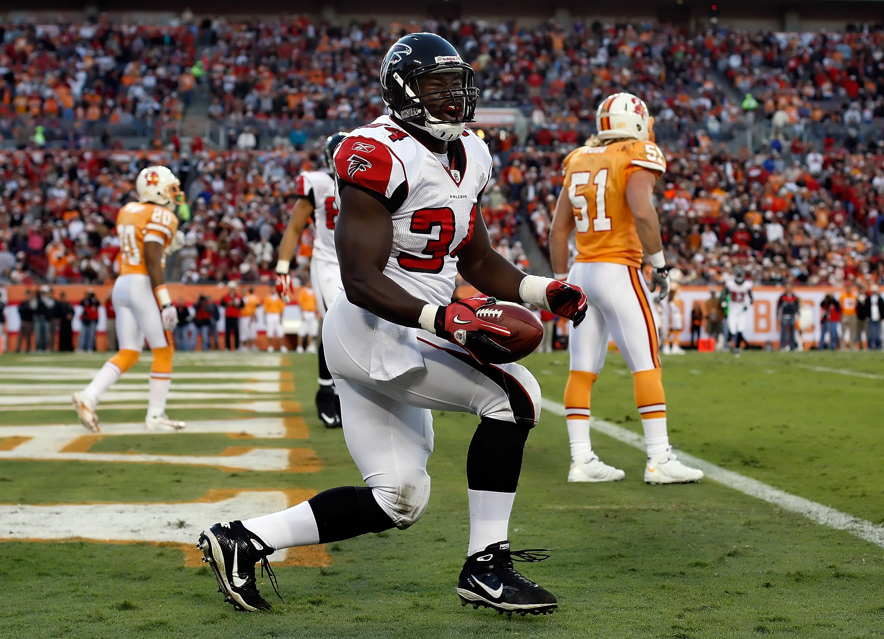 TAMPA, FL - DECEMBER 05:  Running back Ovie Mughelli #34 of the Atlanta Falcons celebrates his touchdown against the Tampa Bay Buccaneers during the game at Raymond James Stadium on December 5, 2010 in Tampa, Florida.  (Photo by J. Meric/Getty Images)