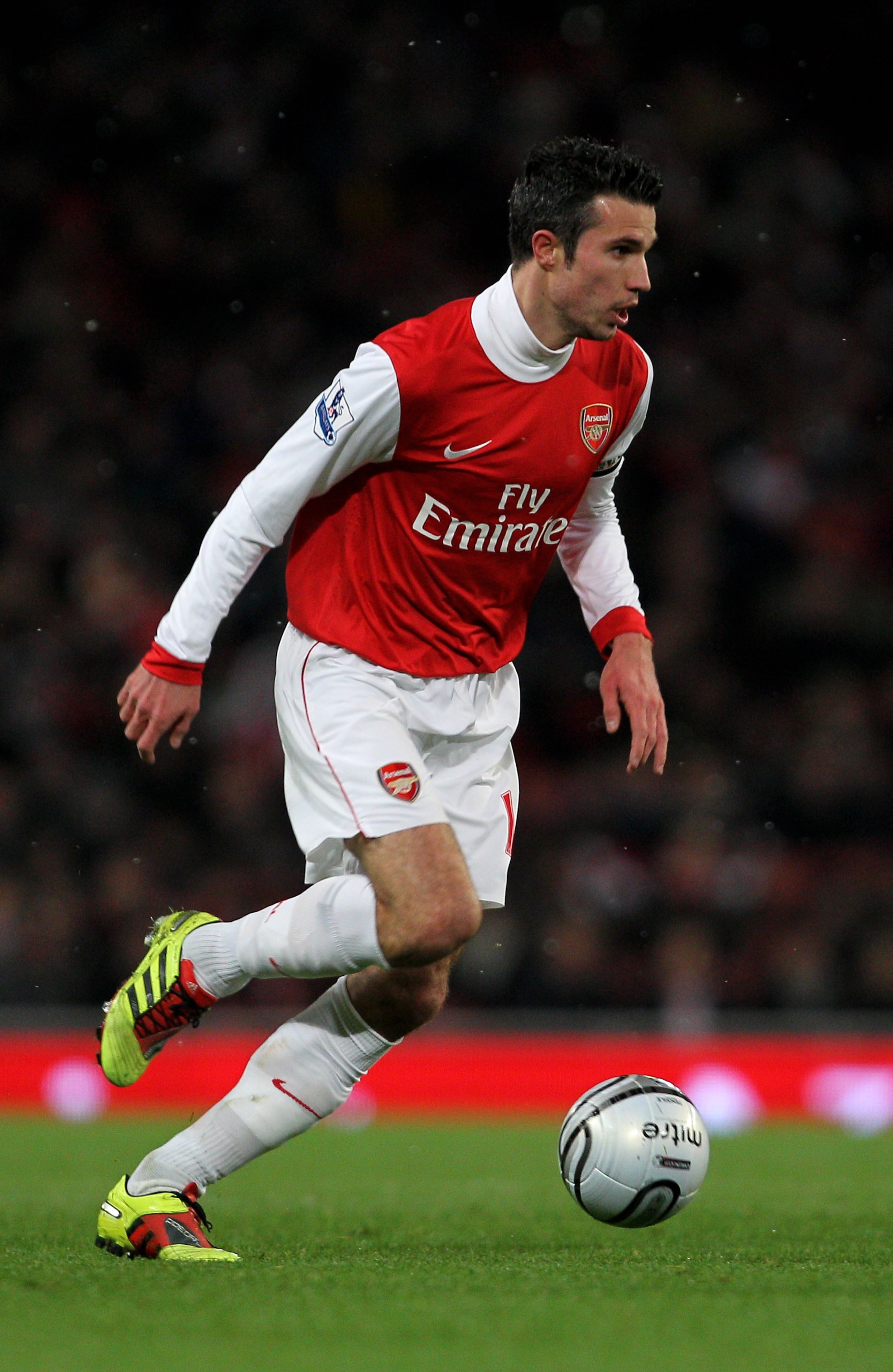 LONDON, ENGLAND - NOVEMBER 30: Robin van Persie of Arsenal during the Carling Cup quarter final match between Arsenal and Wigan Athletic at the Emirates Stadium on November 30, 2010 in London, England. (Photo by Clive Rose/Getty Images) LONDON, ENGLAND - NOVEMBER 30: Robin van Persie of Arsenal during the Carling Cup quarter final match between Arsenal and Wigan Athletic at the Emirates Stadium on November 30, 2010 in London, England. (Photo by Clive Rose/Getty Images)