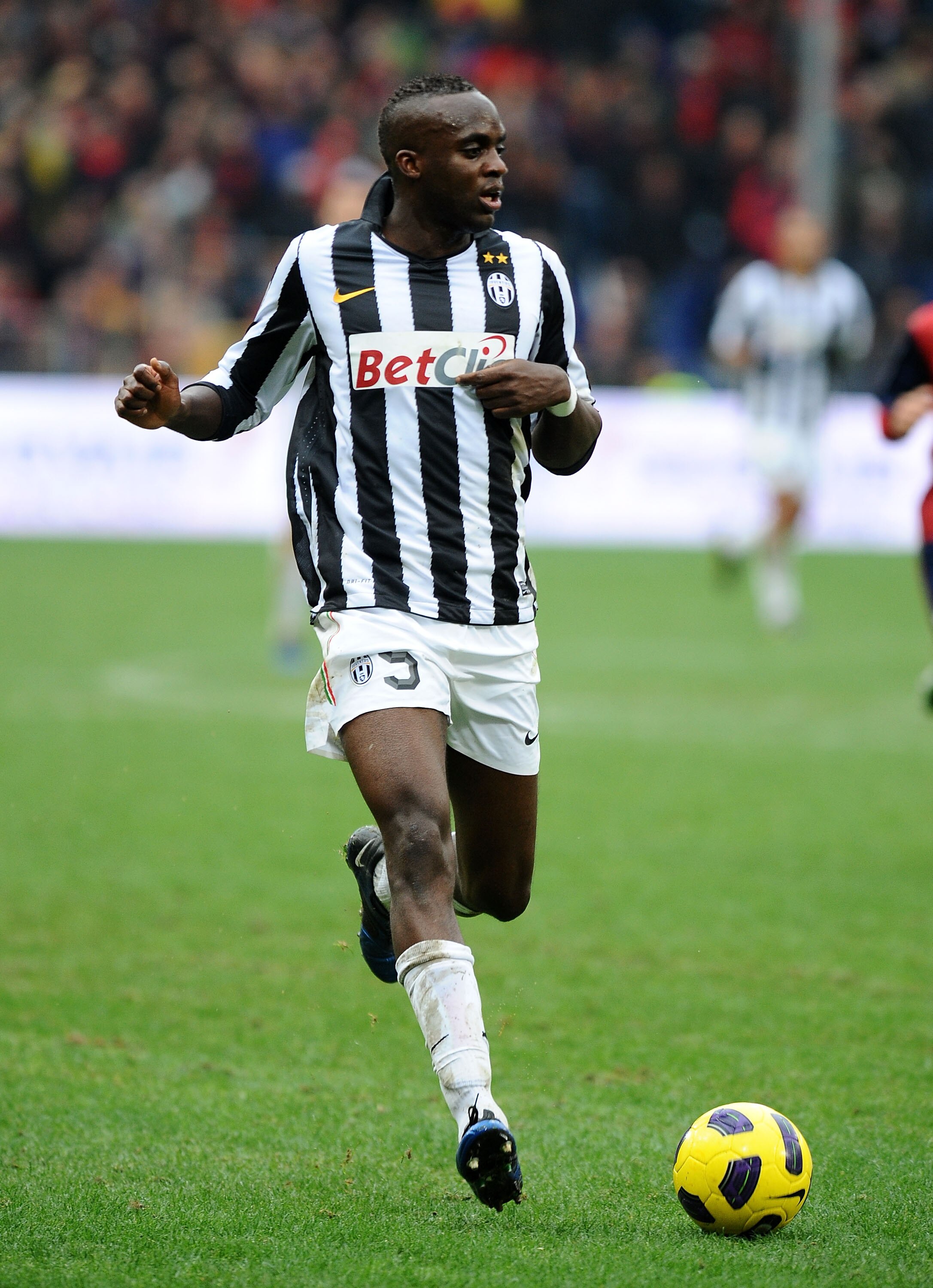 GENOA, ITALY - NOVEMBER 21: Mohamed Lamine Sissoko of Juventus FC in action during the Serie A match between Genoa CFC and Juventus FC at Stadio Luigi Ferraris on November 21, 2010 in Genoa, Italy.  (Photo by Massimo Cebrelli/Getty Images)