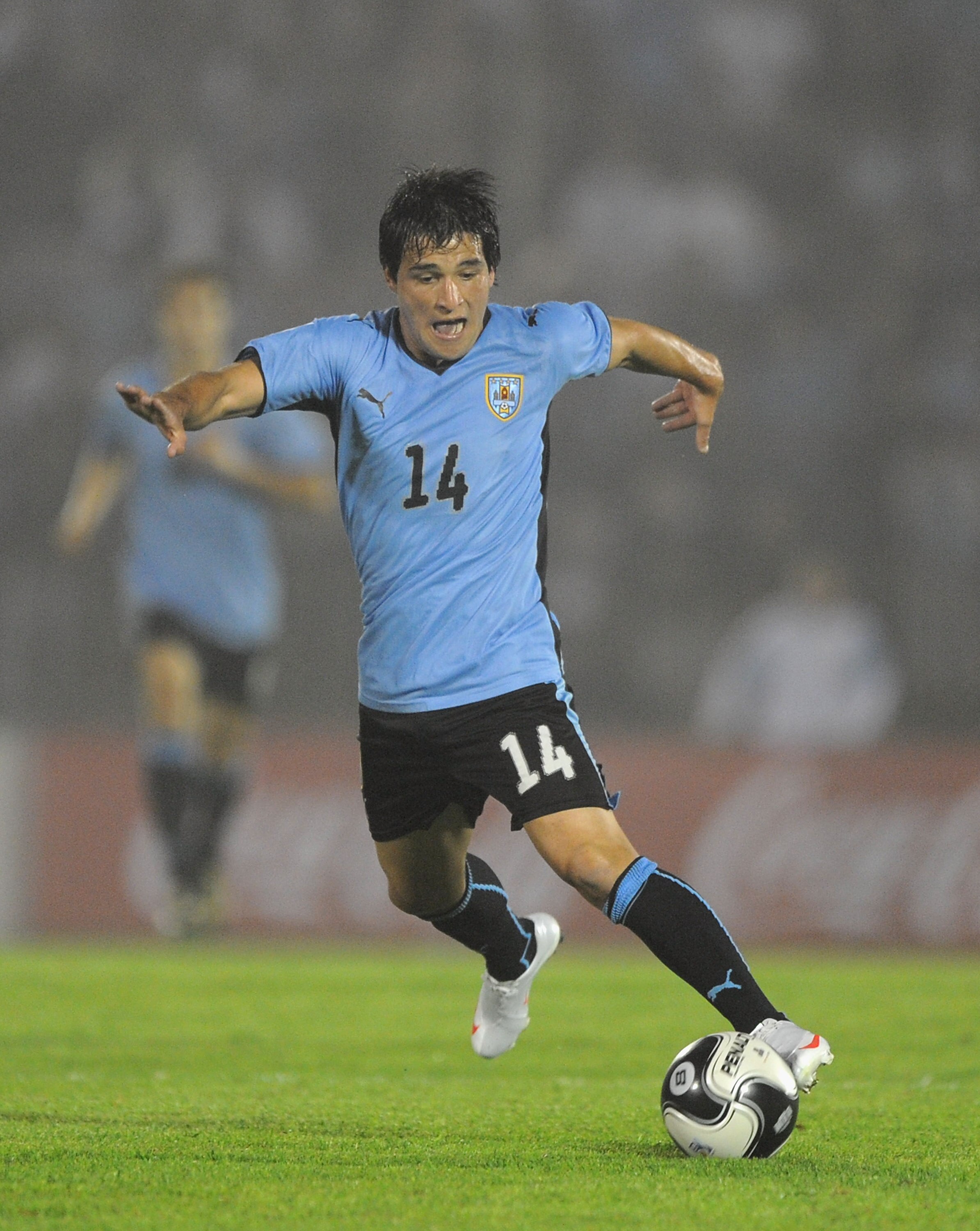 MONTEVIDEO, URUGUAY - NOVEMBER 18:  Nicolas Lodeiro of Uruguay in action during the 2010 FIFA World Cup Play Off Second Leg Match between Uruguay and Costa Rica at The Estadio Centenario on November 18, 2009 in Montevideo, Uruguay.  (Photo by Laurence Gri