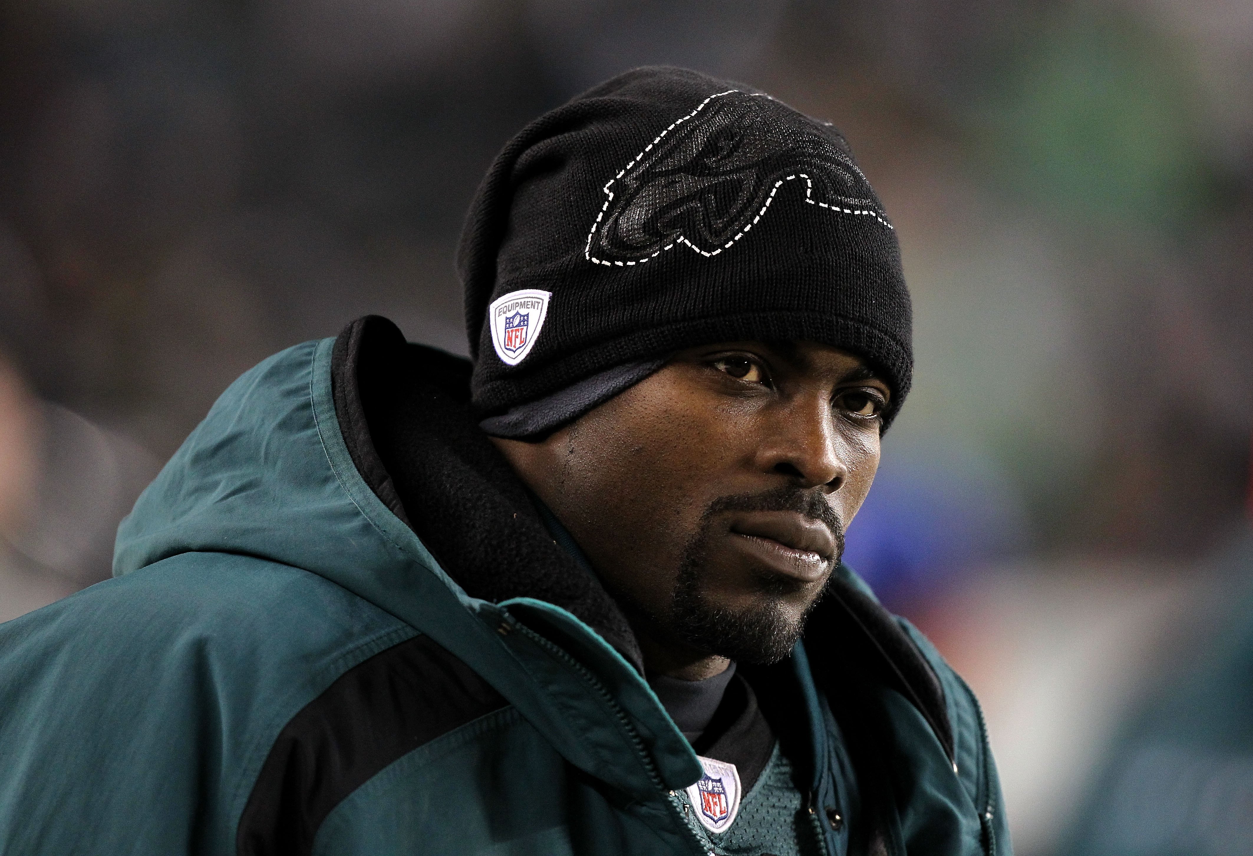 PHILADELPHIA, PA - DECEMBER 02:  Michael Vick #7 of the Philadelphia Eagles looks on against the Houston Texans at Lincoln Financial Field on December 2, 2010 in Philadelphia, Pennsylvania.  (Photo by Al Bello/Getty Images)