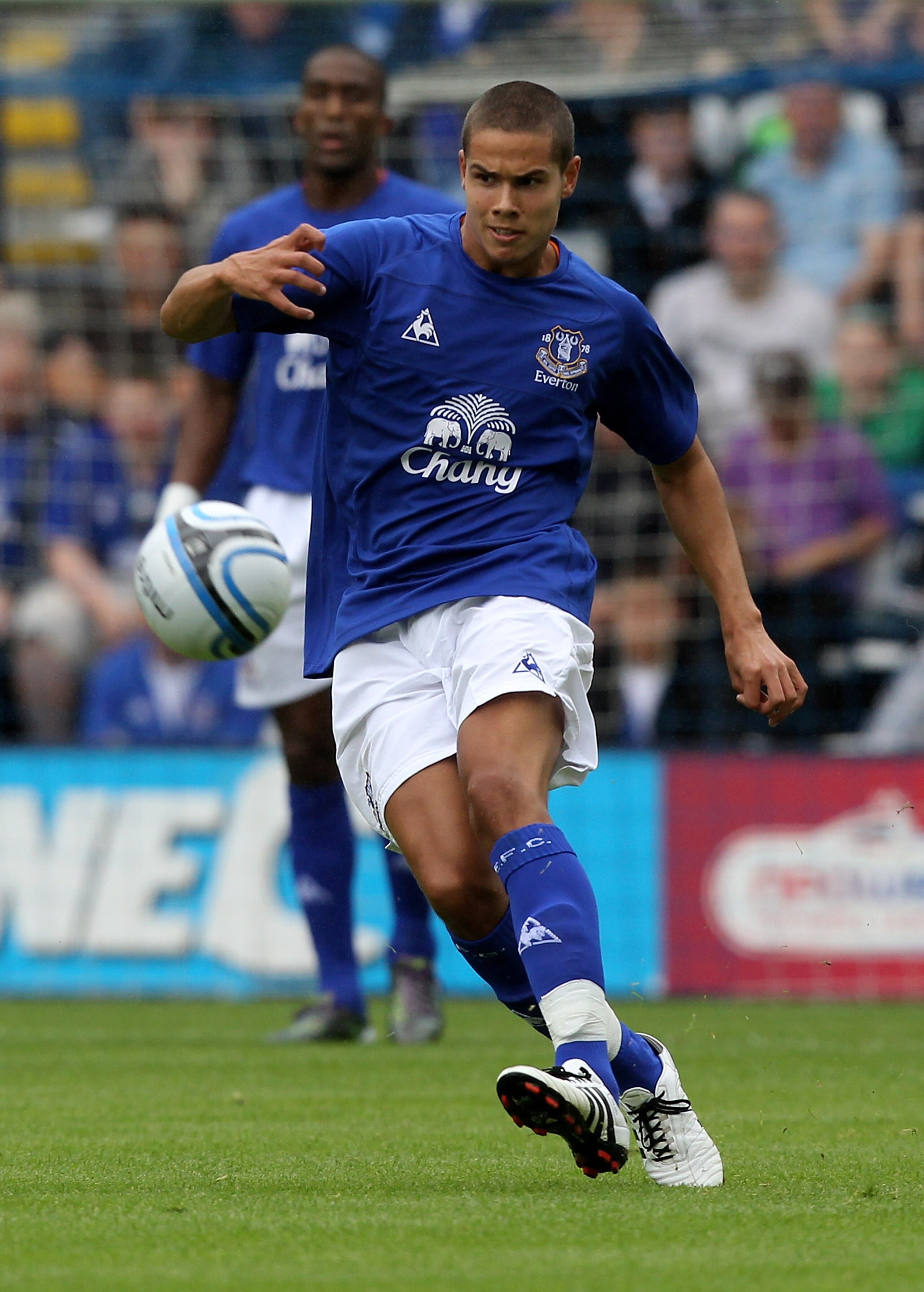 PRESTON, LANCASHIRE - JULY 24: Jack Rodwell of Everton passes the ball during the pre season friendly match between Preston North End and Everton at Deepdale on July 24, 2010 in Preston, Lancashire.  (Photo by David Rogers/Getty Images)