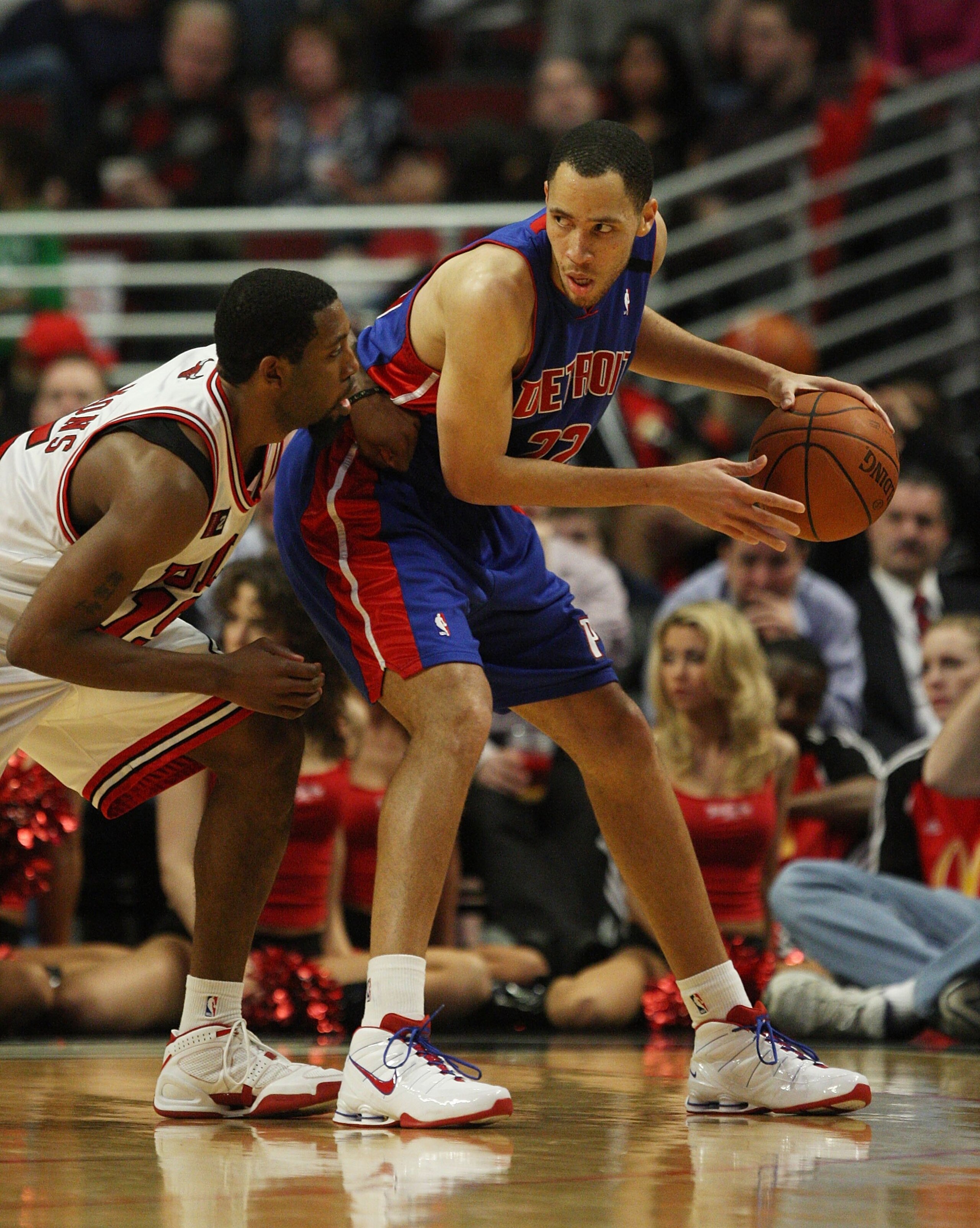 CHICAGO - MARCH 24: Tayshaun Price #22 of the Detroit Pistons moves against John Salmons #15 of the Chicago Bulls on March 24, 2009 at the United Center in Chicago, Illinois. The Bulls defeated the Pistons 99-91. NOTE TO USER: User expressly acknowledges 