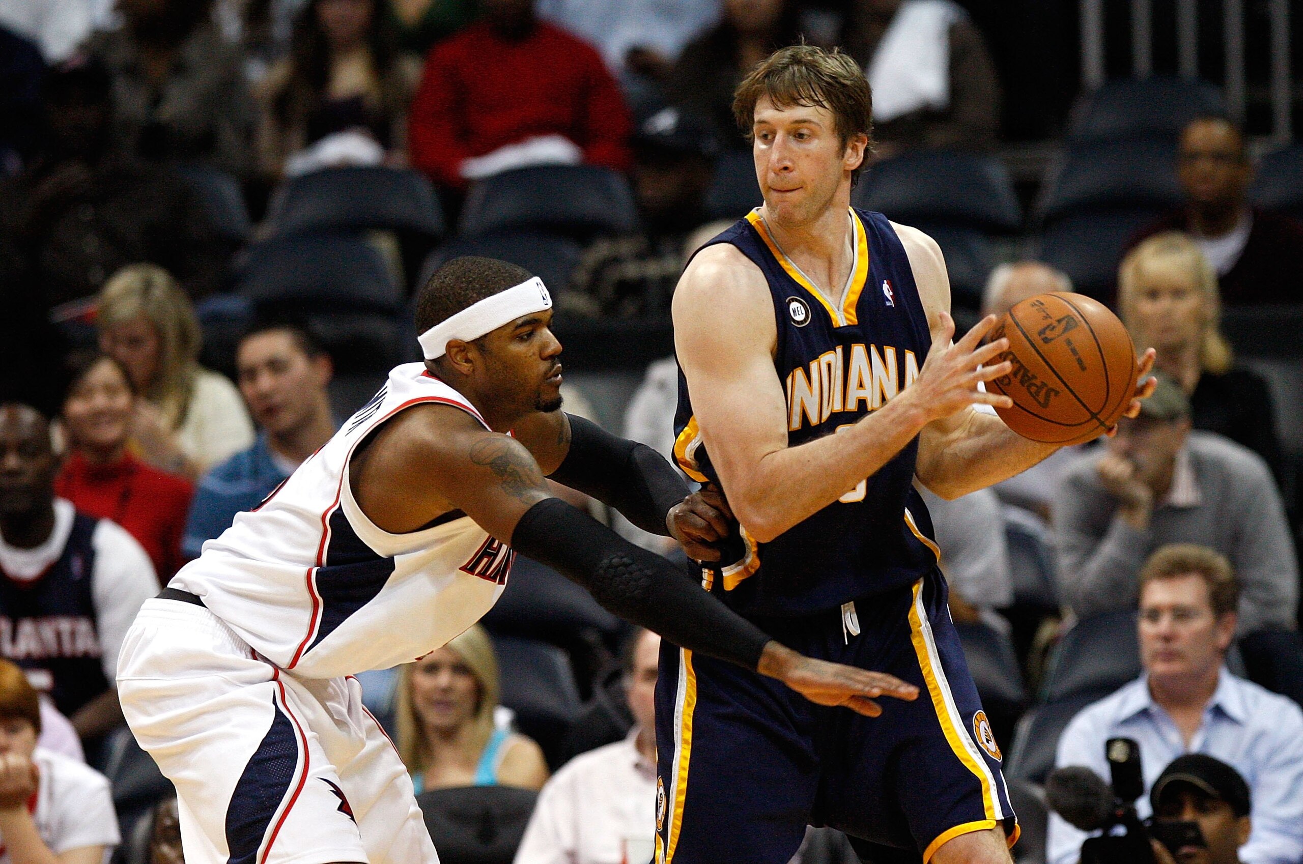 ATLANTA - OCTOBER 28:  Troy Murphy #3 of the Indiana Pacers against Josh Smith #5 of the Atlanta Hawks at Philips Arena on October 28, 2009 in Atlanta, Georgia.  (Photo by Kevin C. Cox/Getty Images)