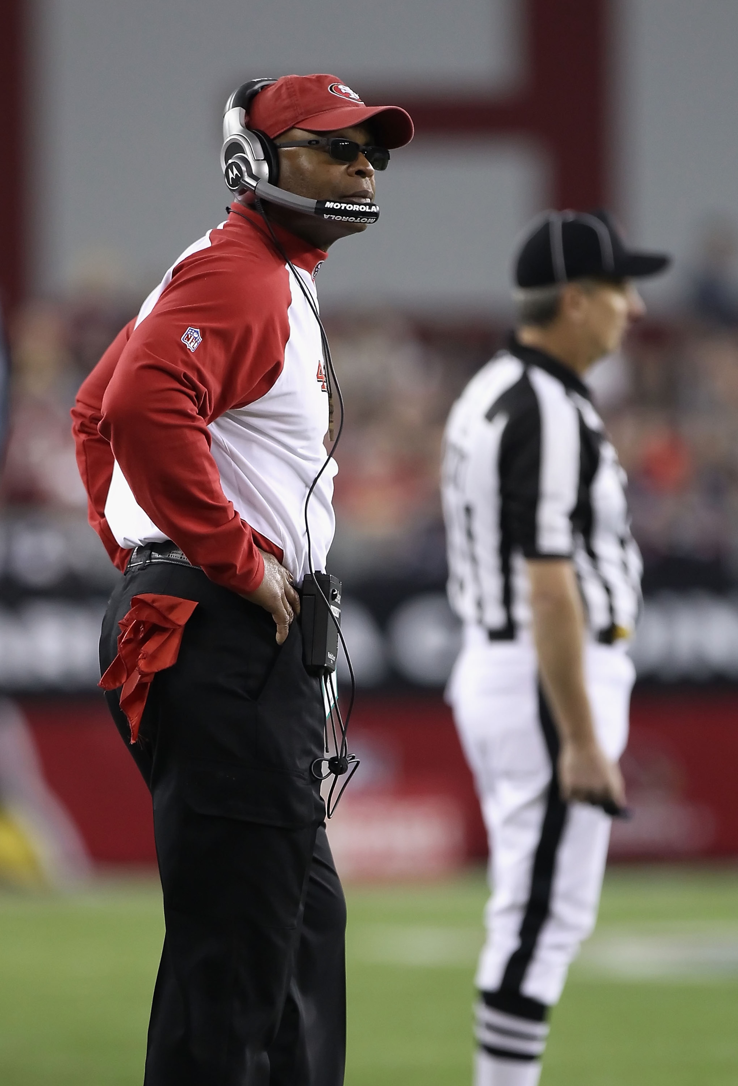 GLENDALE, AZ - NOVEMBER 29:  Head coach Mike Singletary of the San Francisco 49ers during the NFL game against the Arizona Cardinals at the University of Phoenix Stadium on November 29, 2010 in Glendale, Arizona. The 49ers defeated the Cardinals 27-6.  (P