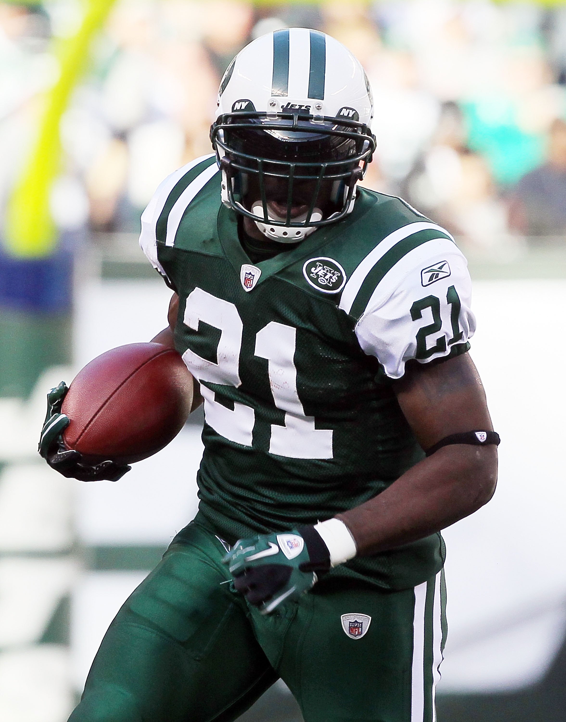 EAST RUTHERFORD, NJ - NOVEMBER 21:  LaDainian Tomlinson #21 of the New York Jets runs against the Houston Texans on November 21, 2010 at the New Meadowlands Stadium in East Rutherford, New Jersey.  (Photo by Jim McIsaac/Getty Images)