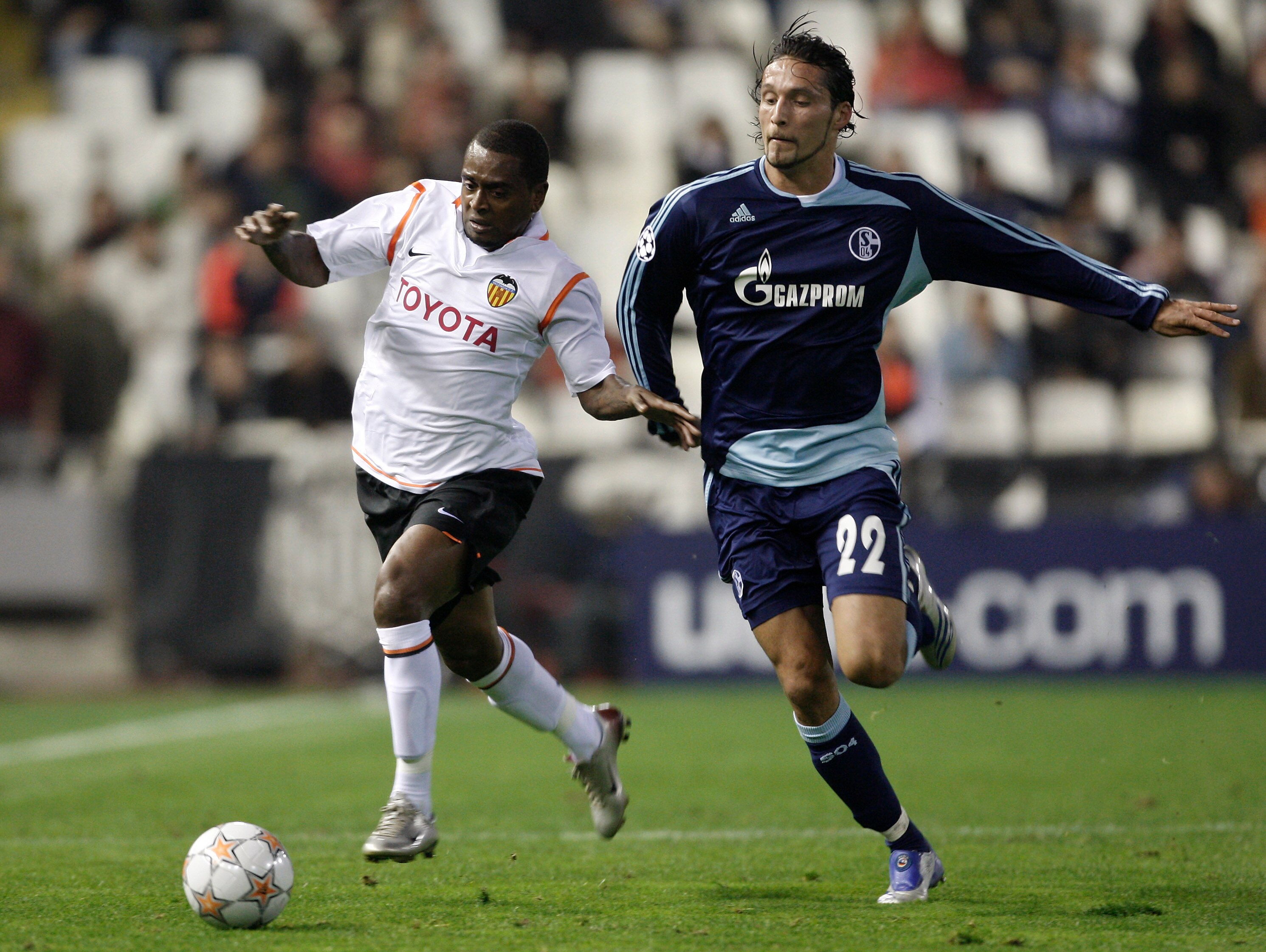 VALENCIA, SPAIN - NOVEMBER 28:   Kevin Kuranyi (R) of Schalke duels for the ball with Luis Miguel of Valencia during the UEFA Champions League Group B match between Valencia and Schalke at the Mestalla Stadium on November 28, 2007 in Valencia, Spain.  (Ph
