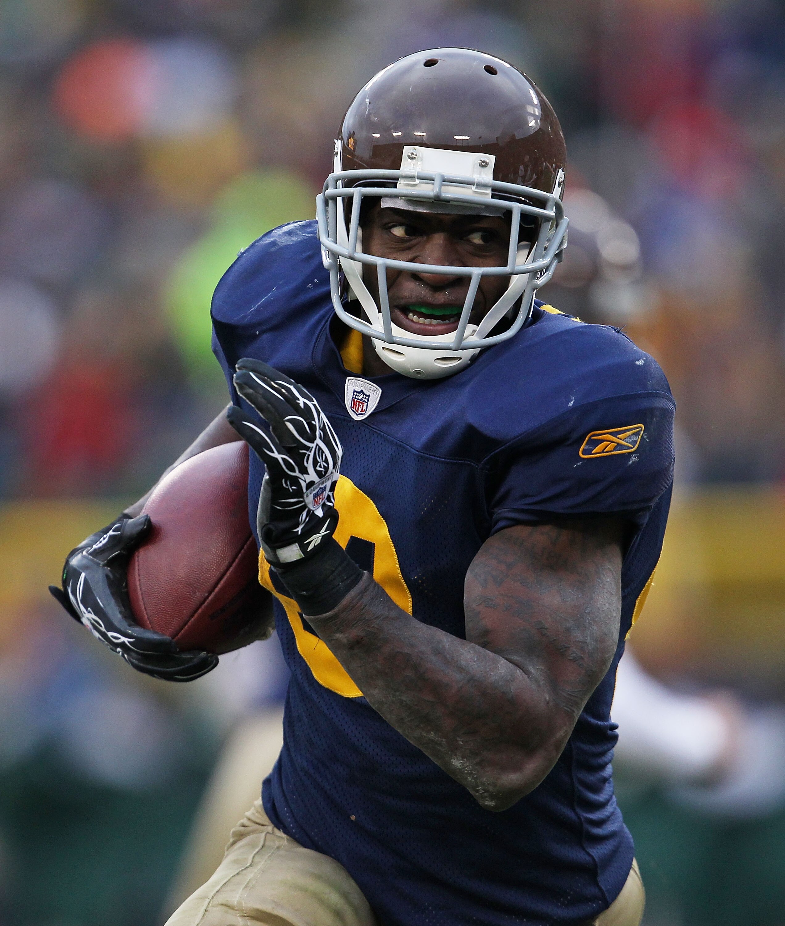 GREEN BAY, WI - DECEMBER 05: James Starks #44 of the Green Bay Packers runs against the San Francisco 49ers at Lambeau Field on December 5, 2010 in Green Bay, Wisconsin. The Packers defeated the 49ers 34-16. (Photo by Jonathan Daniel/Getty Images)
