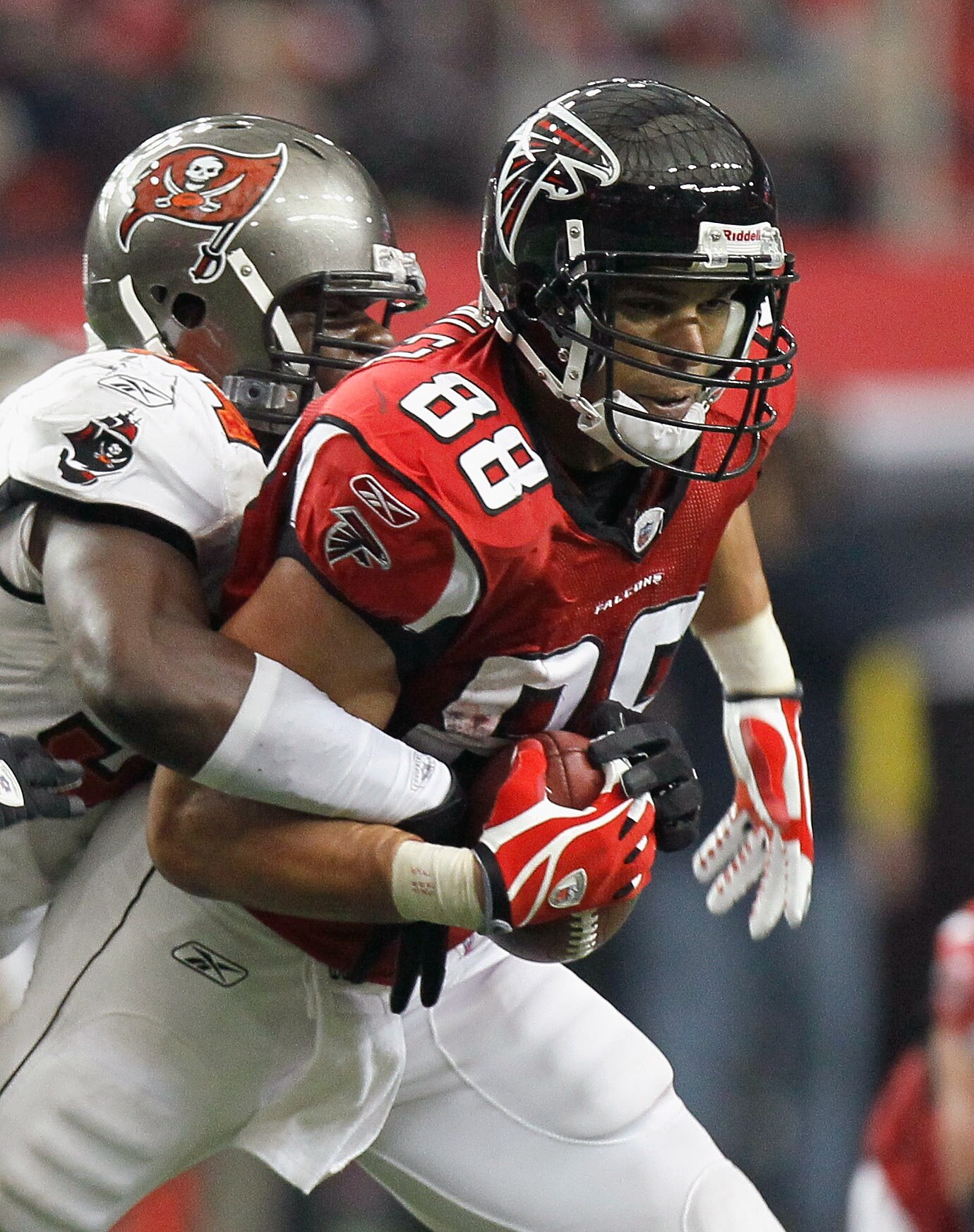 ATLANTA - NOVEMBER 07:  Tony Gonzalez #88 of the Atlanta Falcons against Geno Hayes #54 of the Tampa Bay Buccaneers at Georgia Dome on November 7, 2010 in Atlanta, Georgia.  (Photo by Kevin C. Cox/Getty Images)