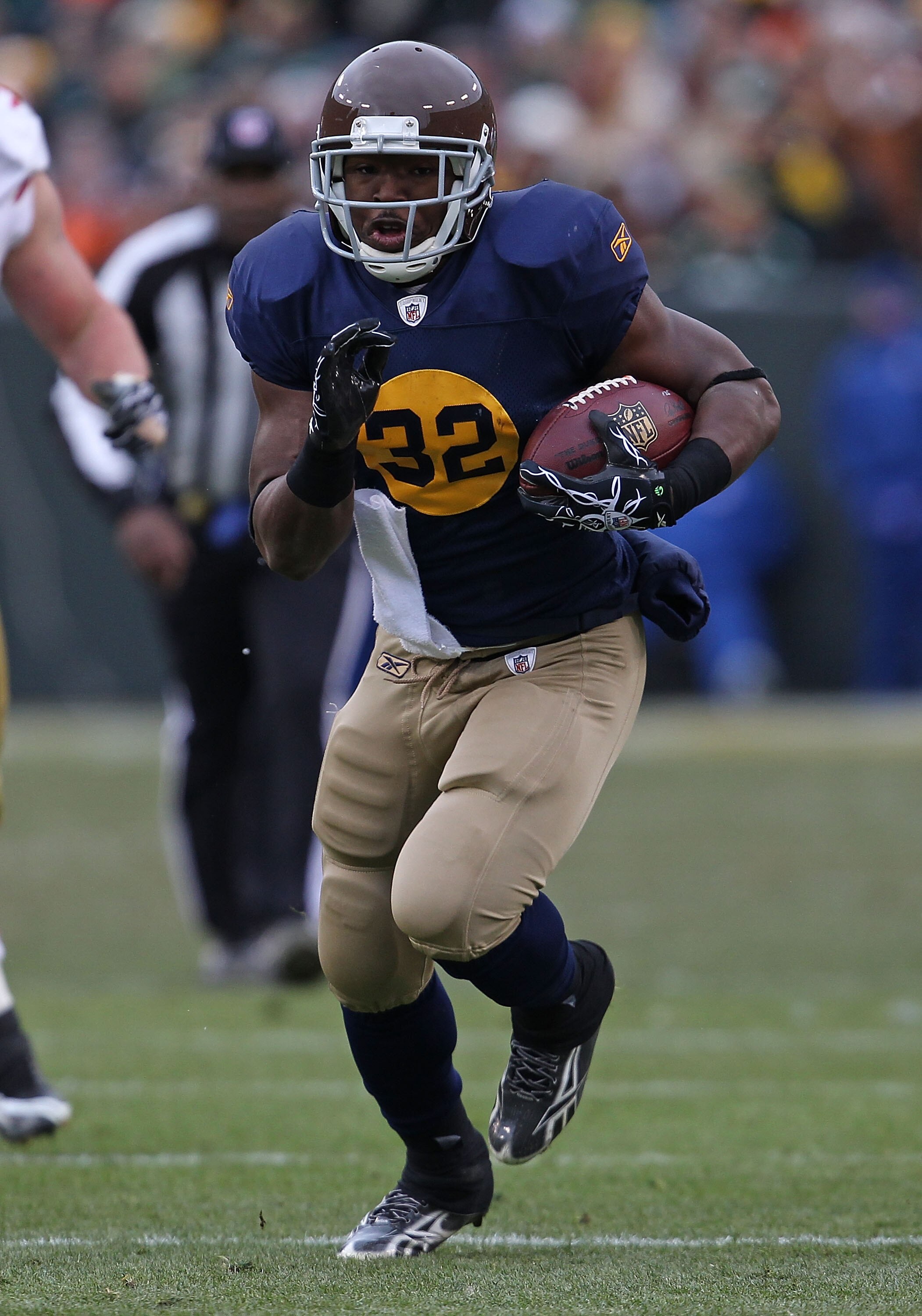 GREEN BAY, WI - DECEMBER 05: Brandon Jackson #32 of the Green Bay Packers runs against the San Francisco 49ers at Lambeau Field on December 5, 2010 in Green Bay, Wisconsin. The Packers defeated the 49ers 34-16. (Photo by Jonathan Daniel/Getty Images)